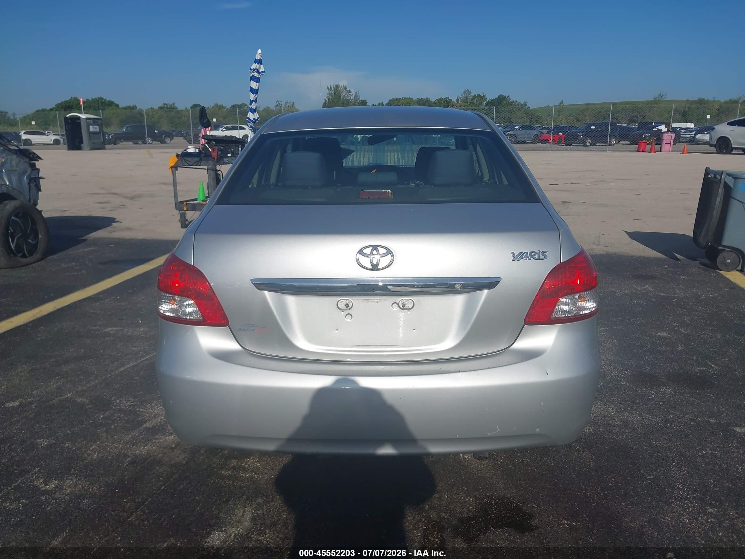2012 Toyota Yaris   Серый vin: JTDBT4K33C1414483