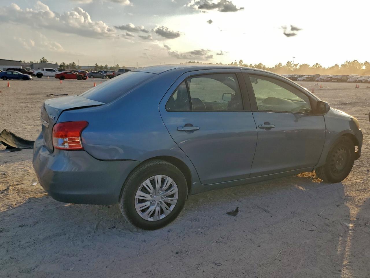 2012 Toyota Yaris Blue vin: JTDBT4K33CL018056