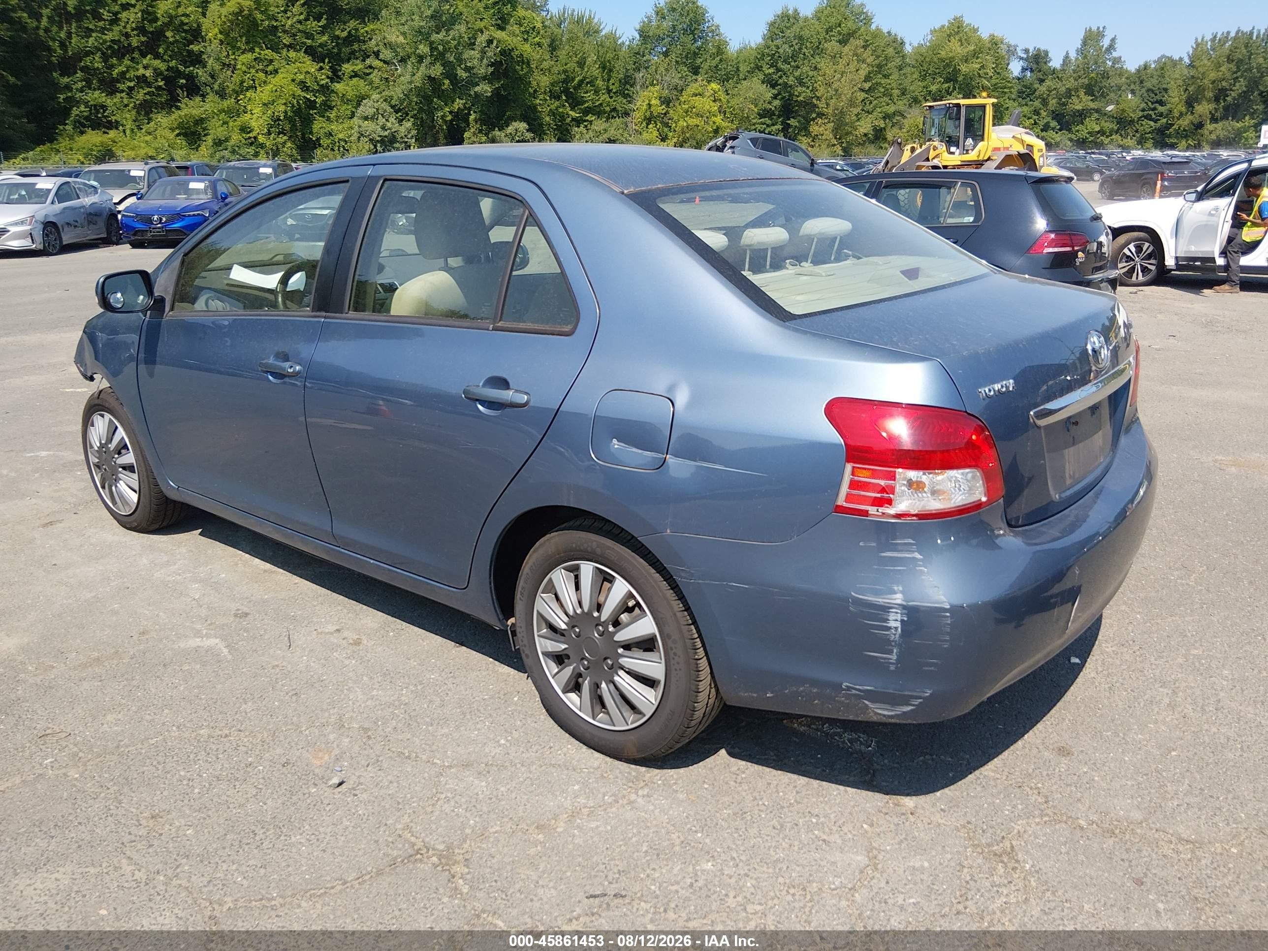 2010 Toyota Yaris   Синий vin: JTDBT4K34A1379594