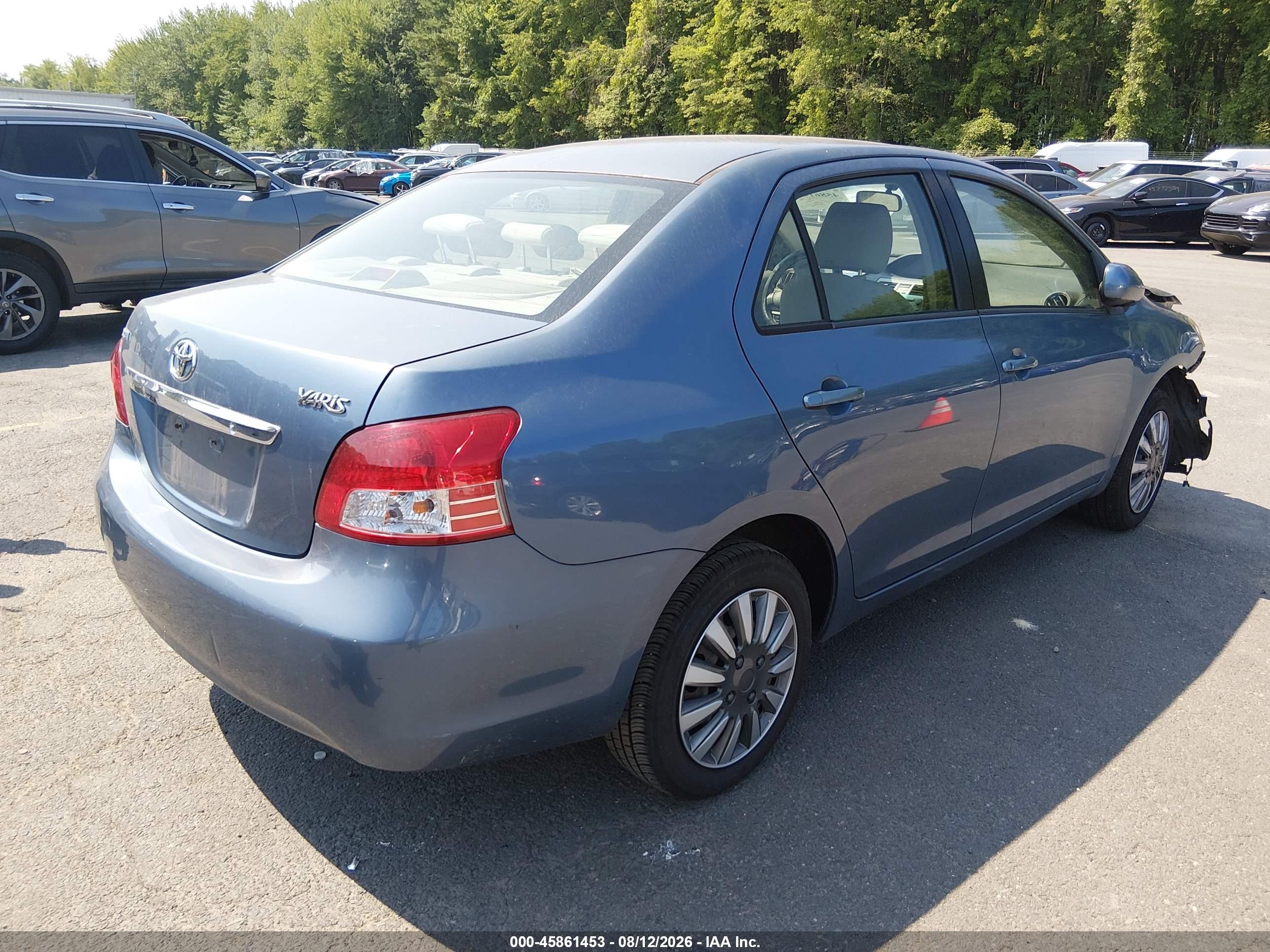 2010 Toyota Yaris   Синий vin: JTDBT4K34A1379594