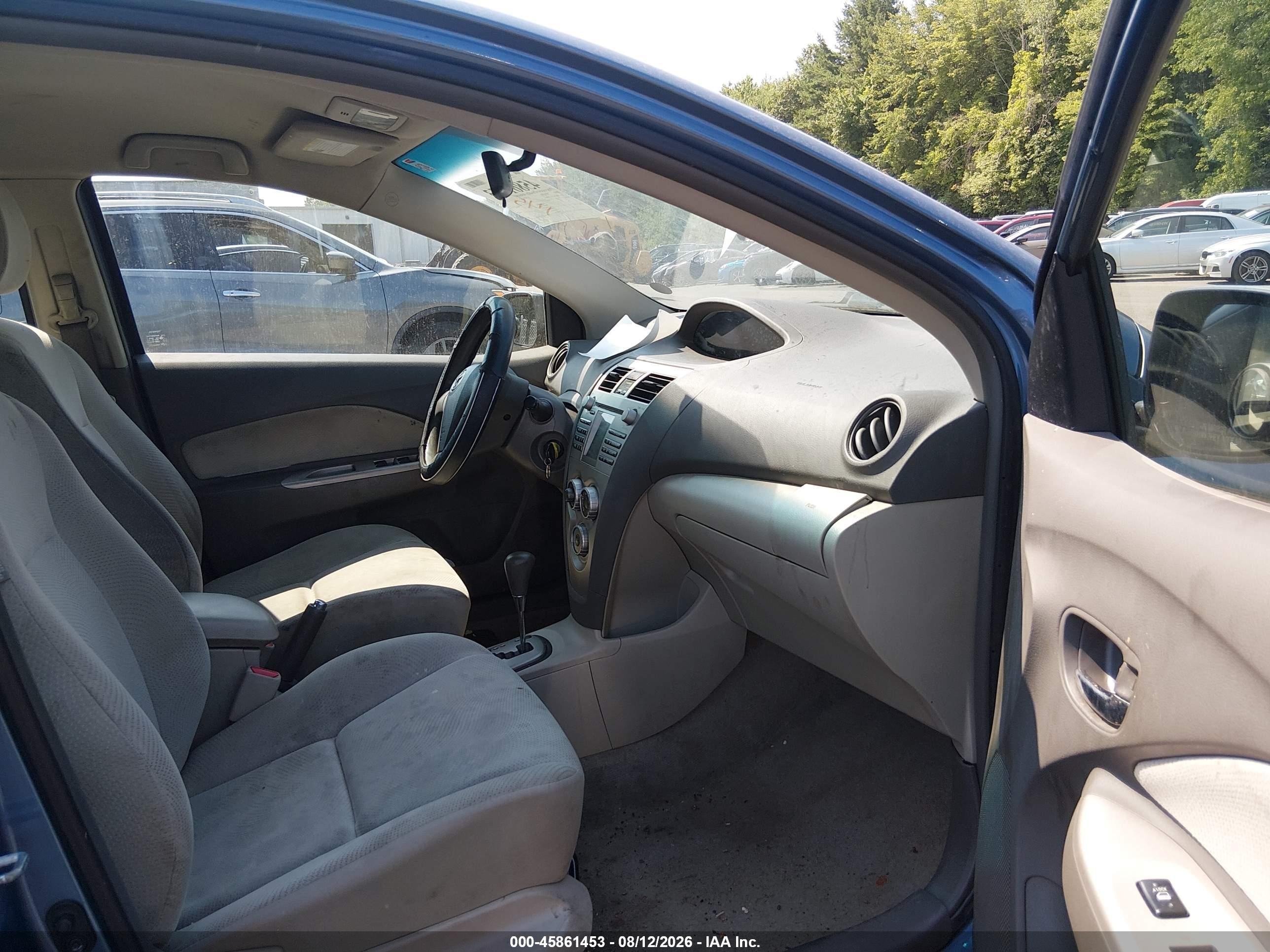2010 Toyota Yaris   Синий vin: JTDBT4K34A1379594