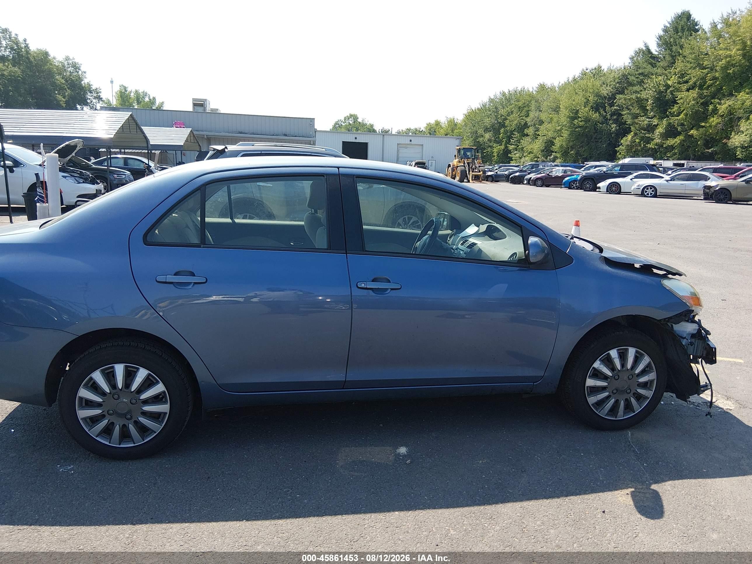 2010 Toyota Yaris   Синий vin: JTDBT4K34A1379594
