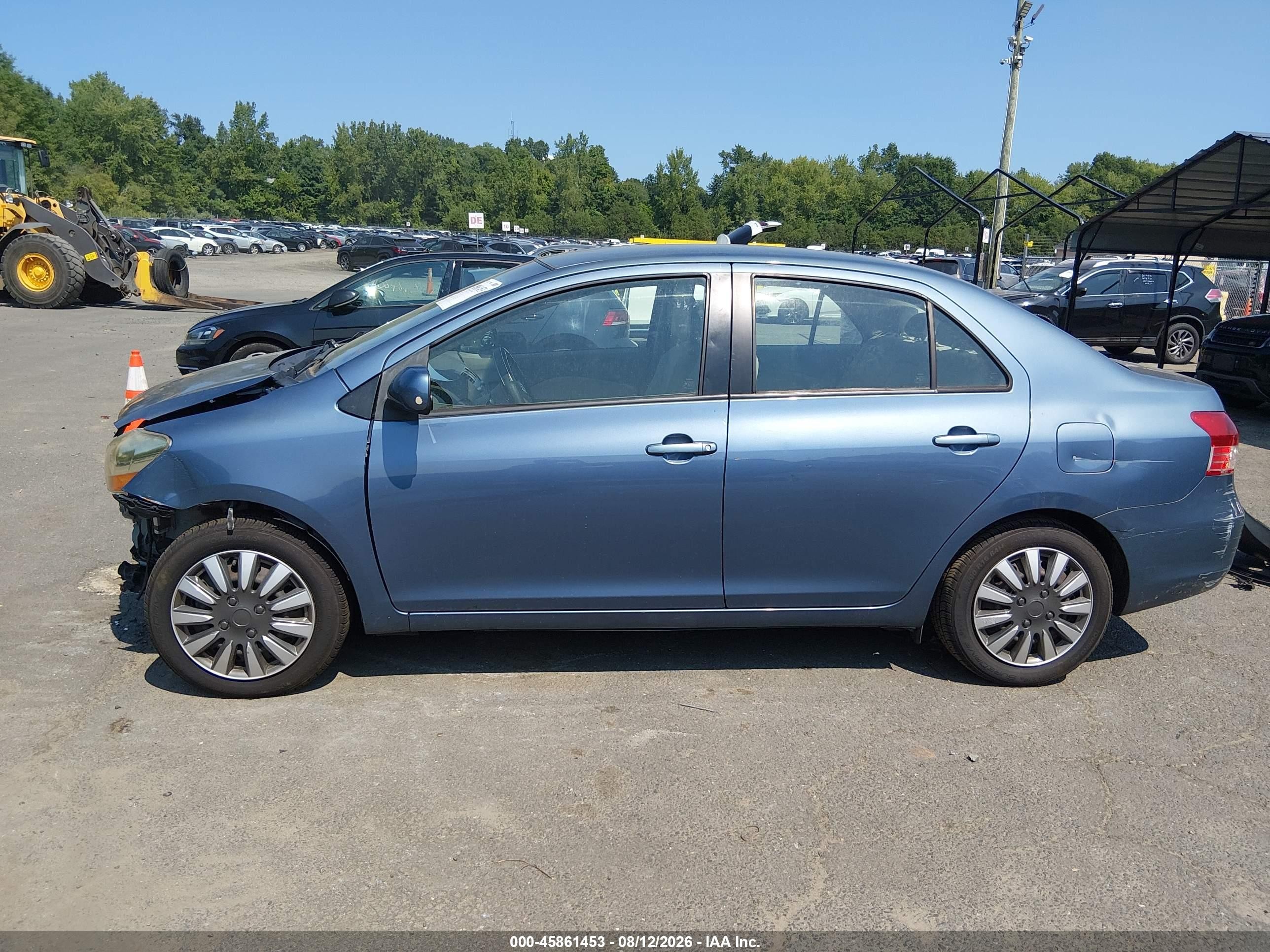 2010 Toyota Yaris   Синий vin: JTDBT4K34A1379594