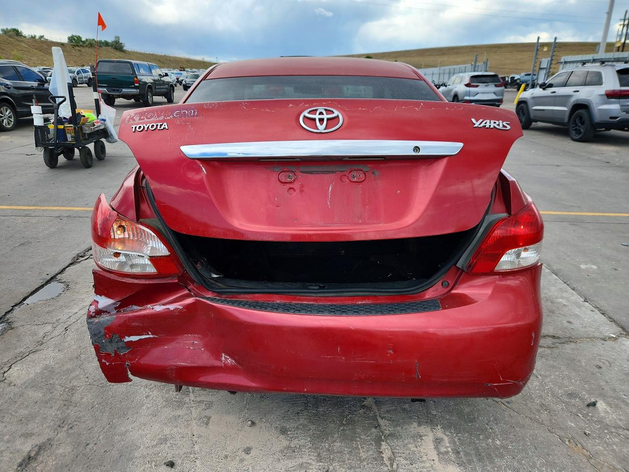 2010 Toyota Yaris Base Red vin: JTDBT4K34A1379692