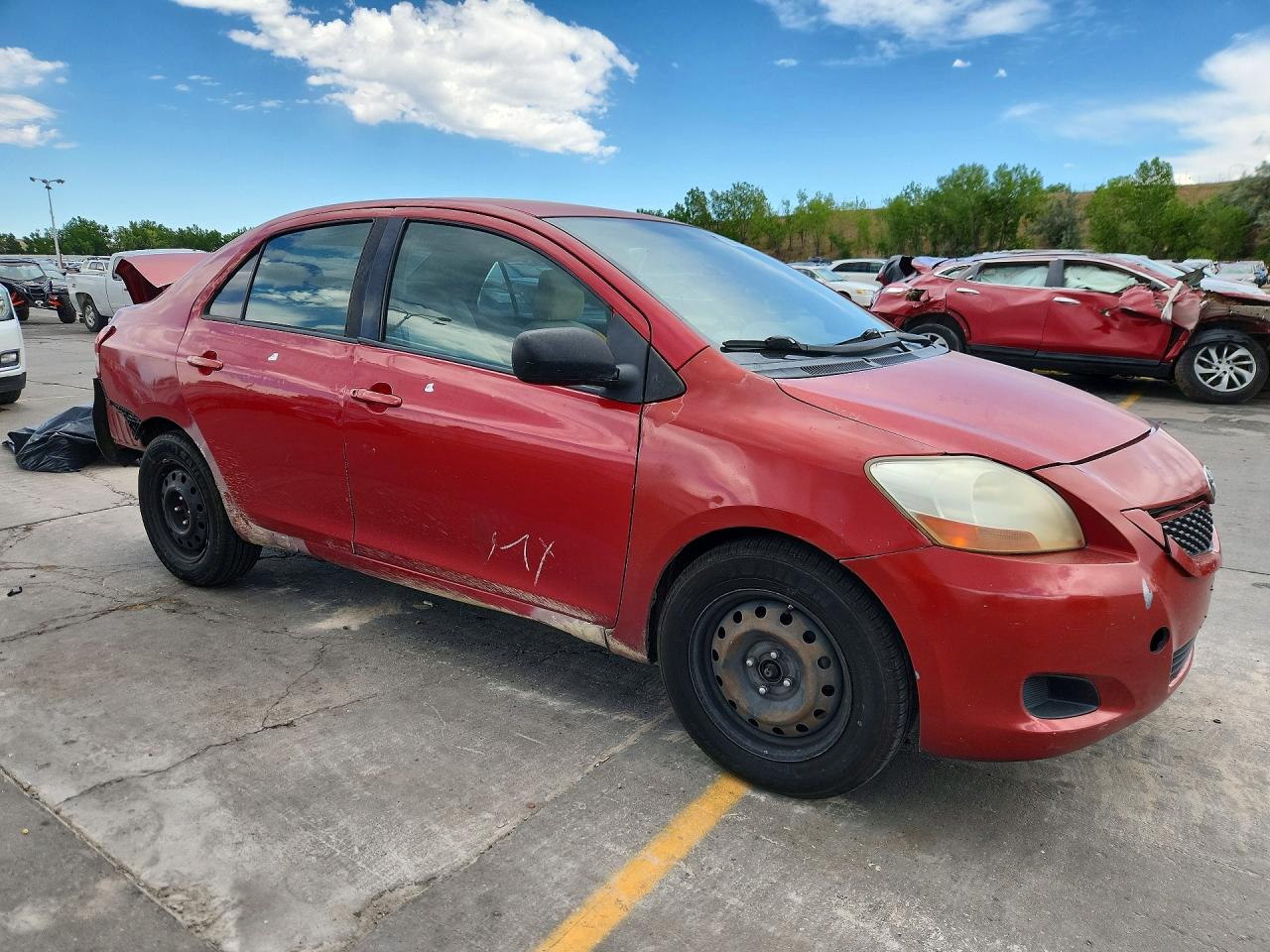 2010 Toyota Yaris Base Red vin: JTDBT4K34A1379692