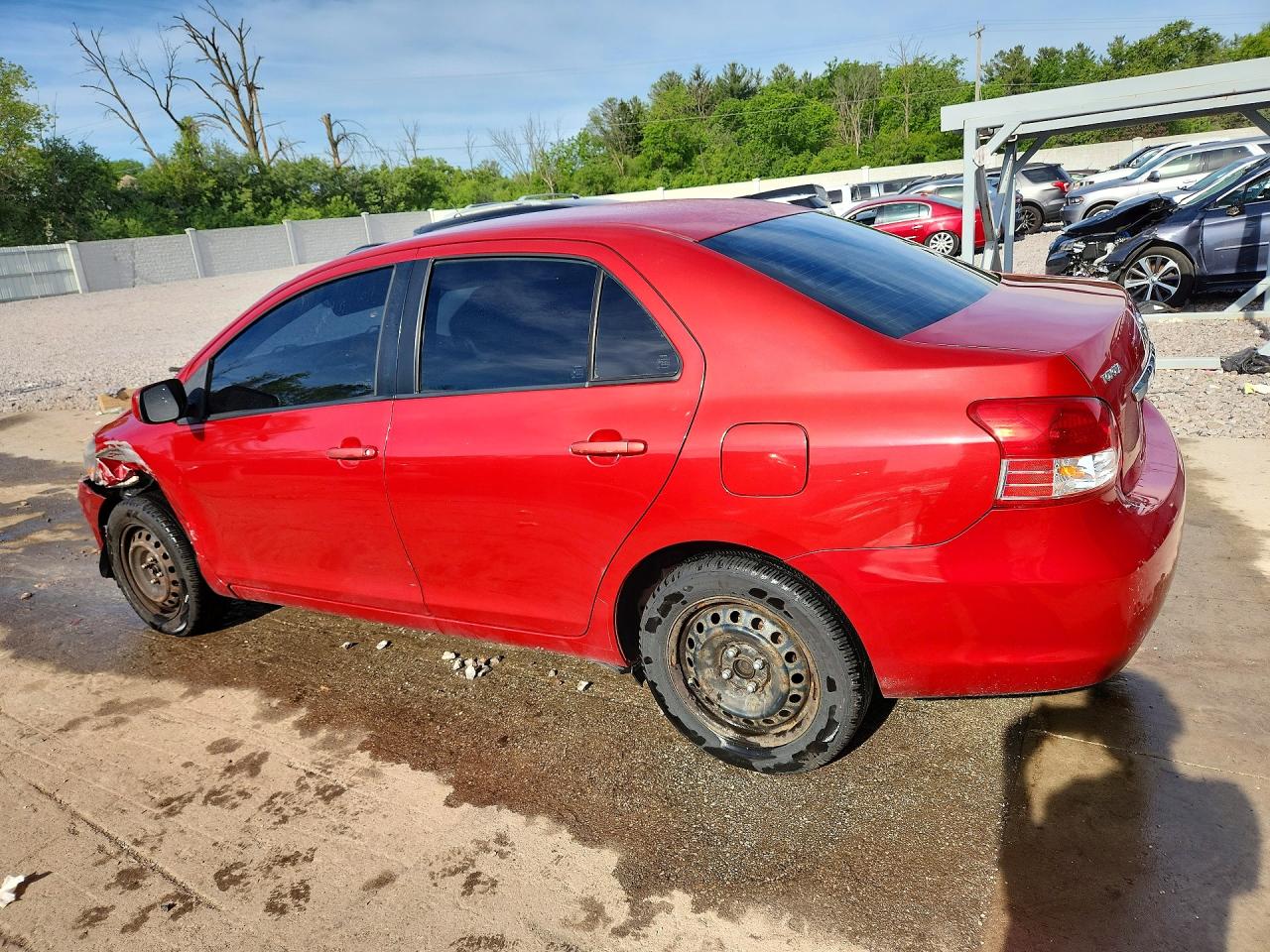 2010 Toyota Yaris Base Red vin: JTDBT4K34A1389543