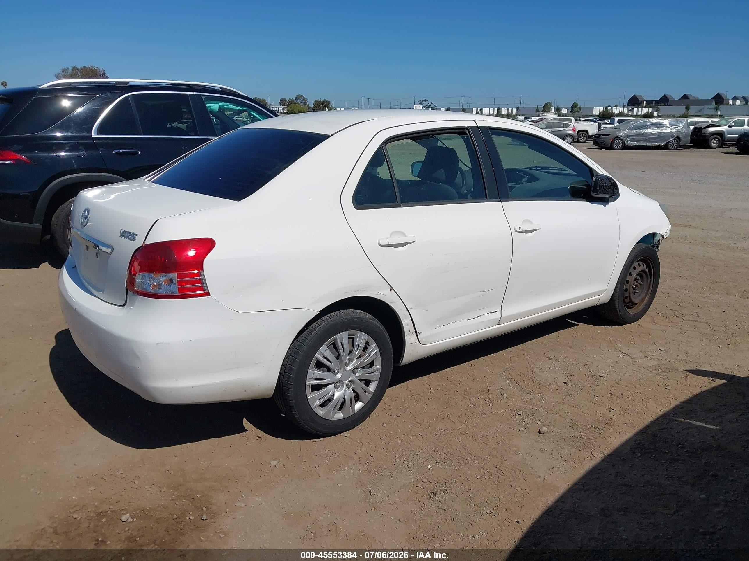 2010 Toyota Yaris   Белый vin: JTDBT4K34A4068228