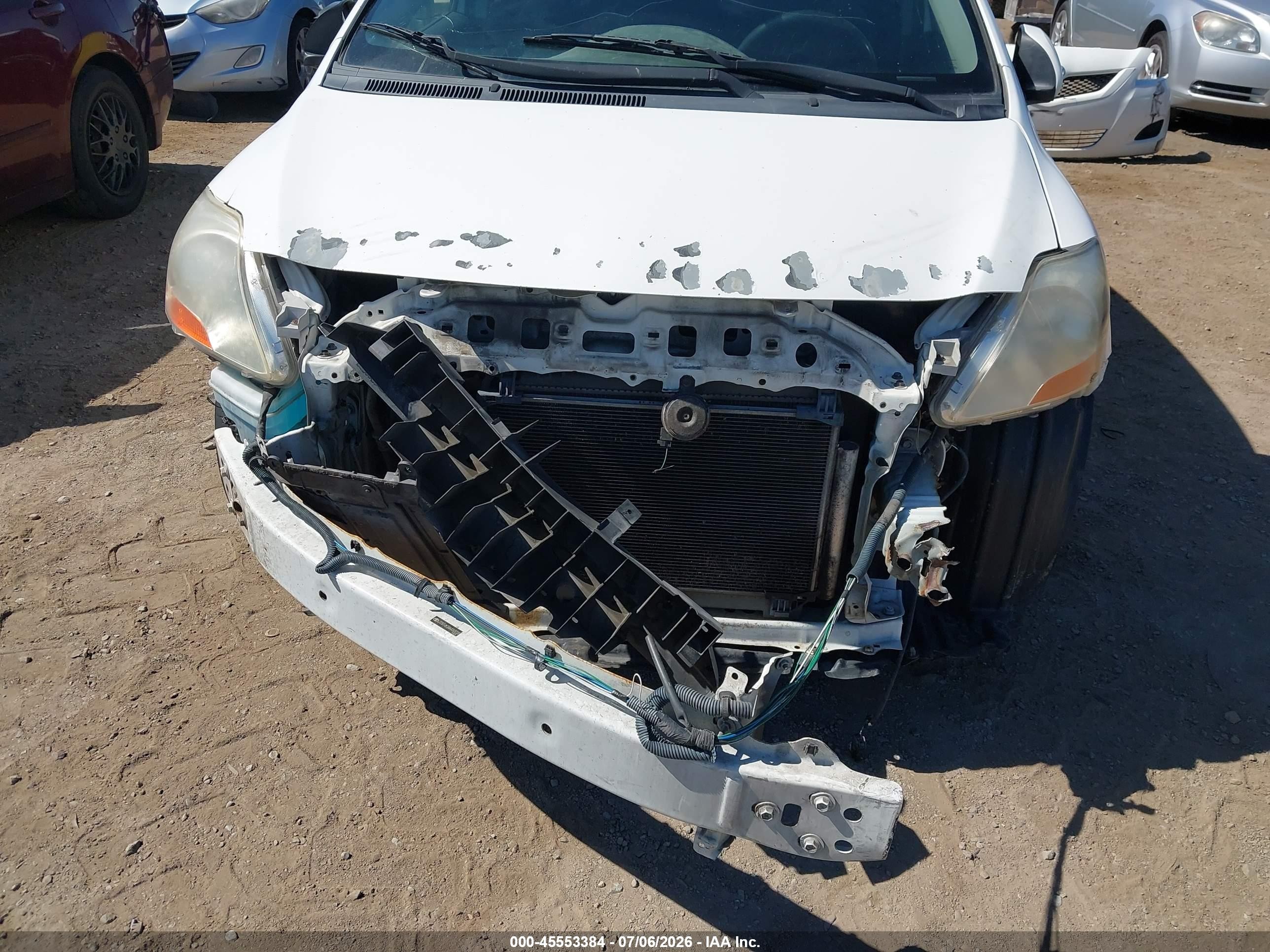 2010 Toyota Yaris   Белый vin: JTDBT4K34A4068228