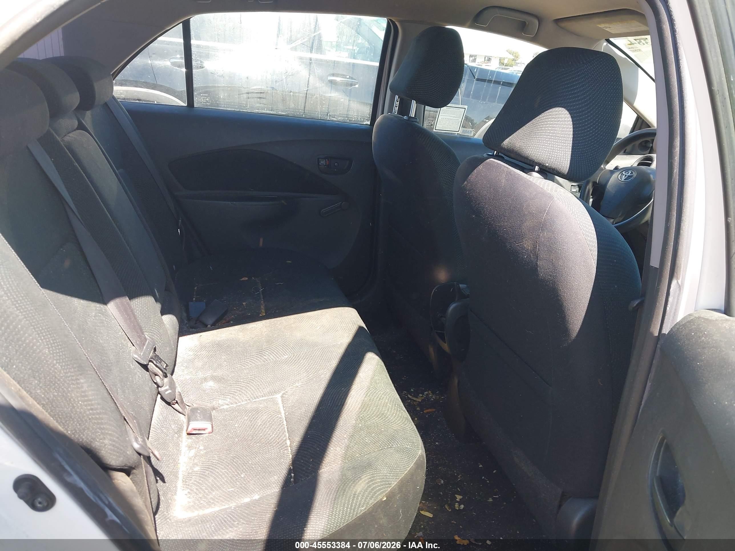 2010 Toyota Yaris   Белый vin: JTDBT4K34A4068228