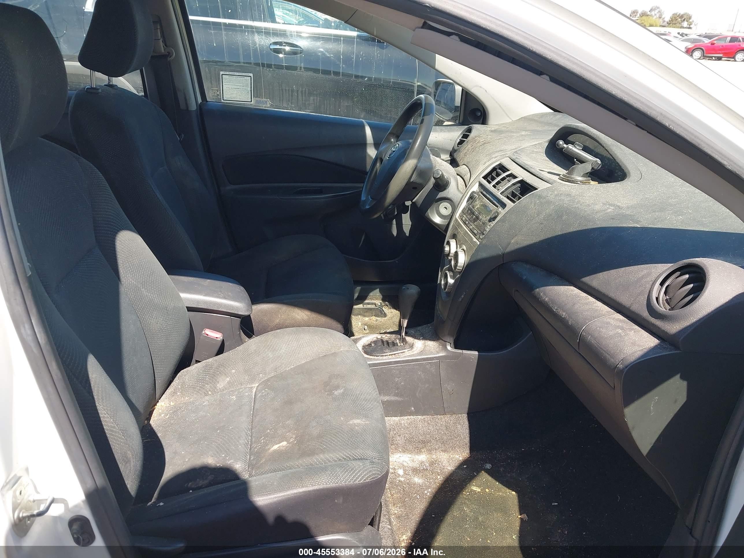 2010 Toyota Yaris   Белый vin: JTDBT4K34A4068228