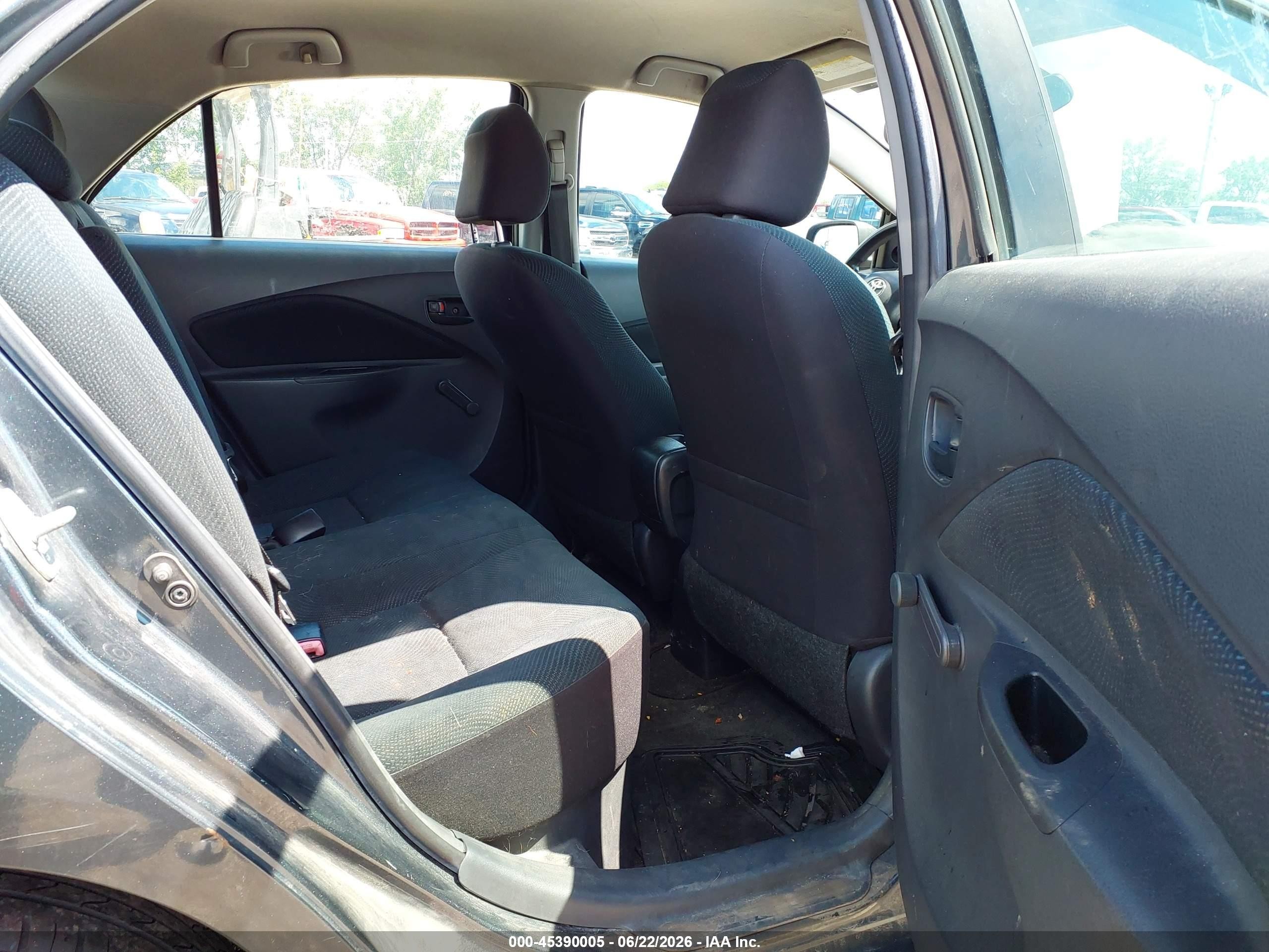 2011 Toyota Yaris   Gray vin: JTDBT4K34B1398681