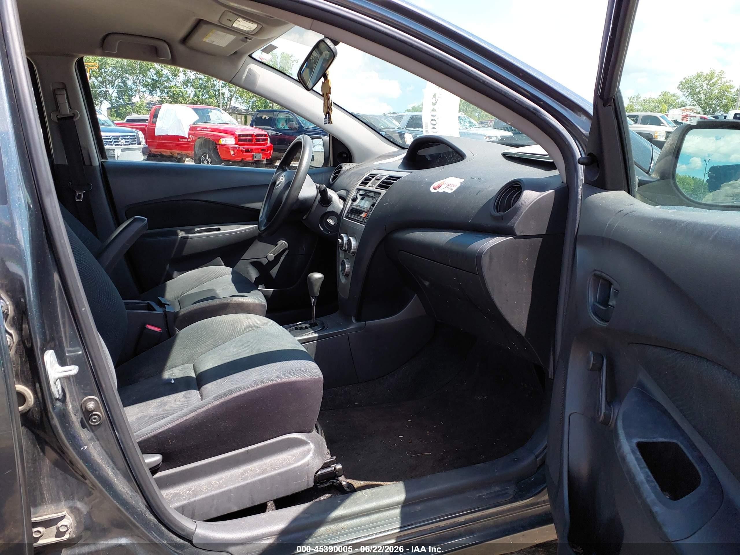 2011 Toyota Yaris   Gray vin: JTDBT4K34B1398681