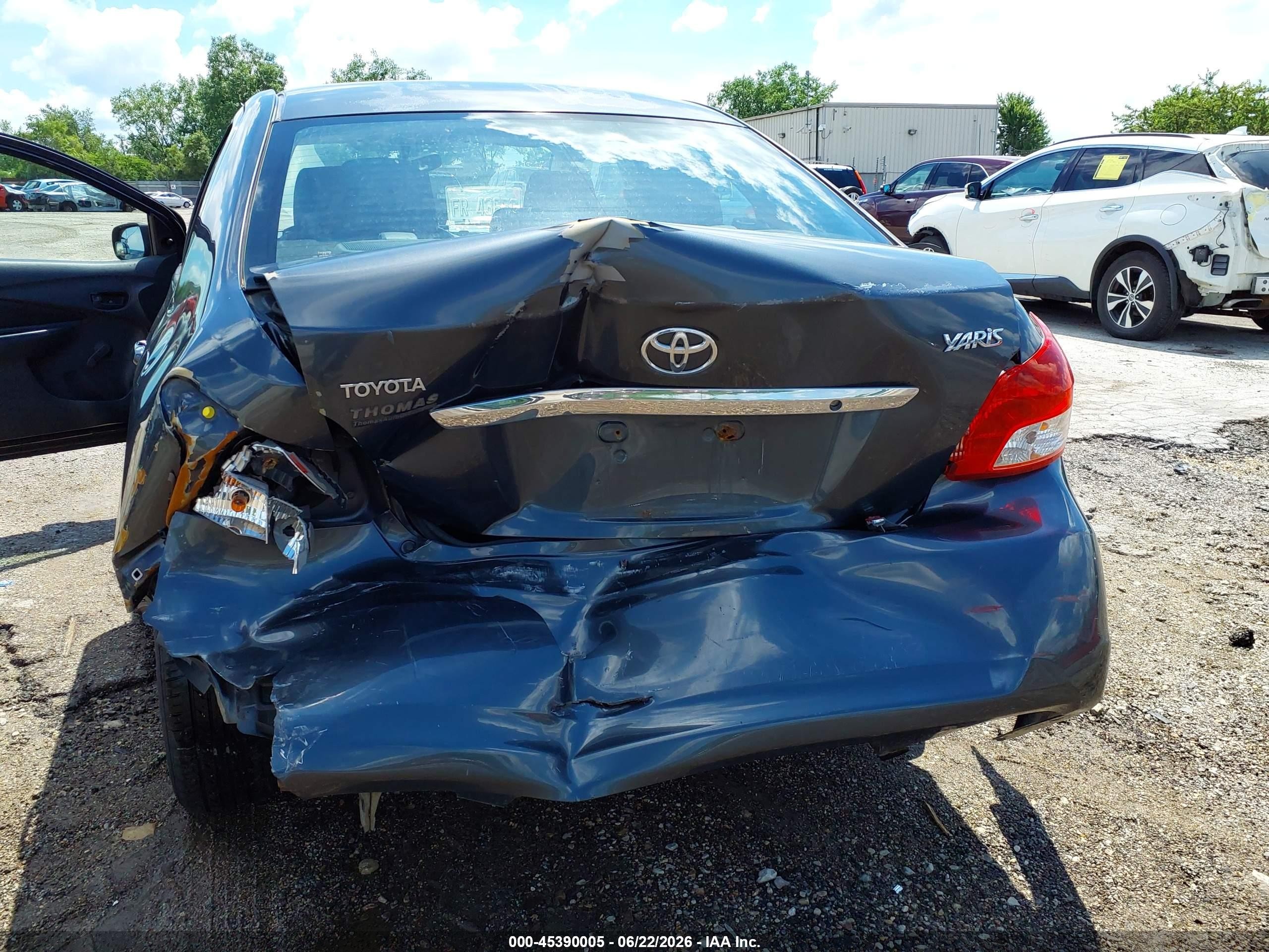 2011 Toyota Yaris   Gray vin: JTDBT4K34B1398681