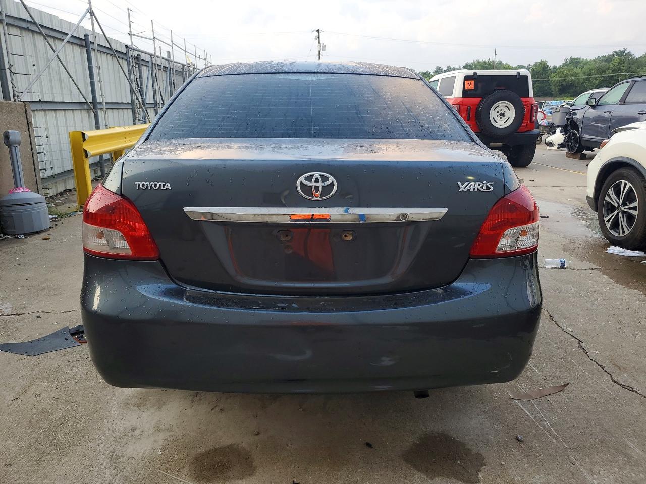 2011 Toyota Yaris Base Gray vin: JTDBT4K34B1401465