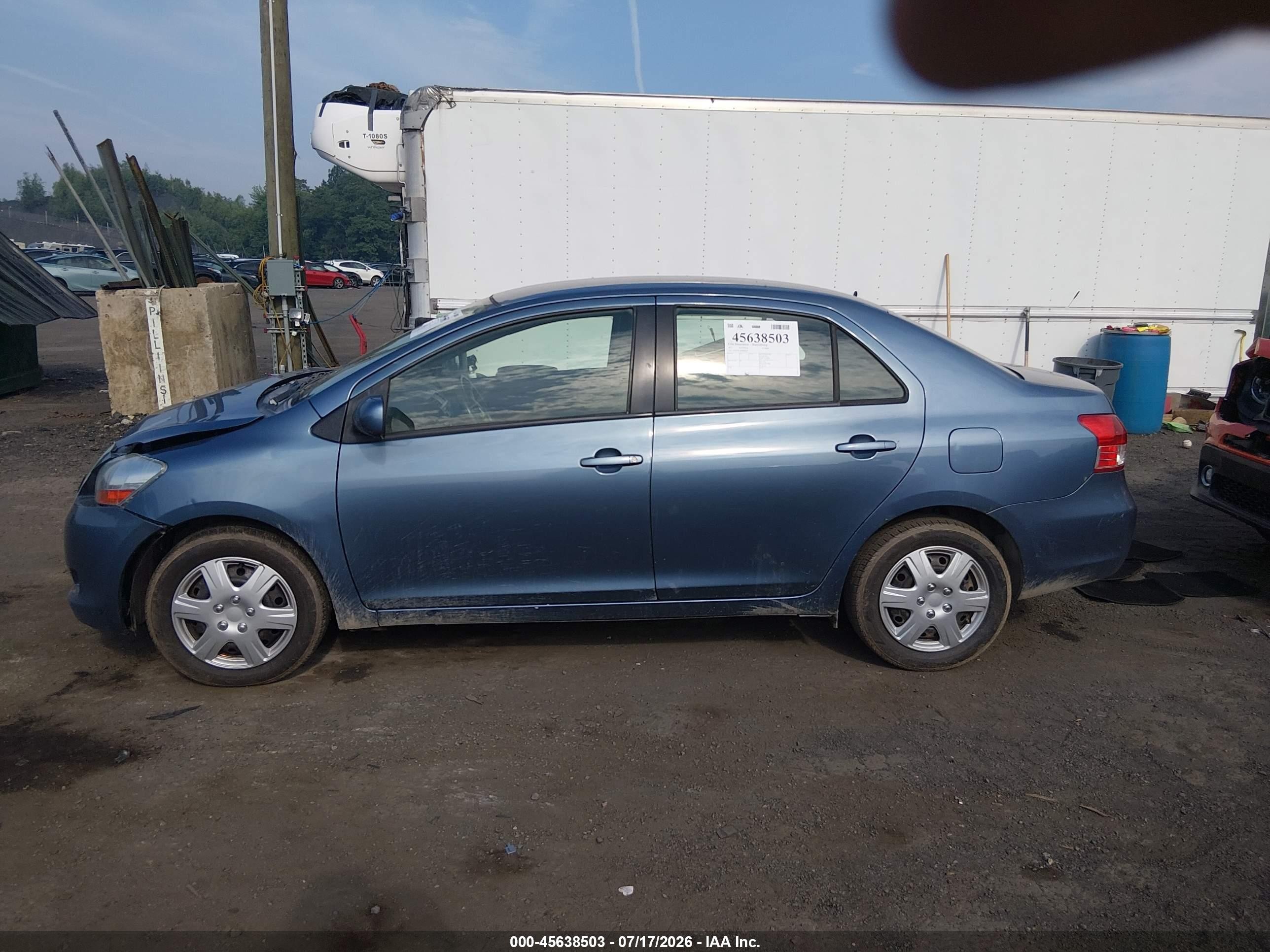 2011 Toyota Yaris   Light Blue vin: JTDBT4K34B4084267