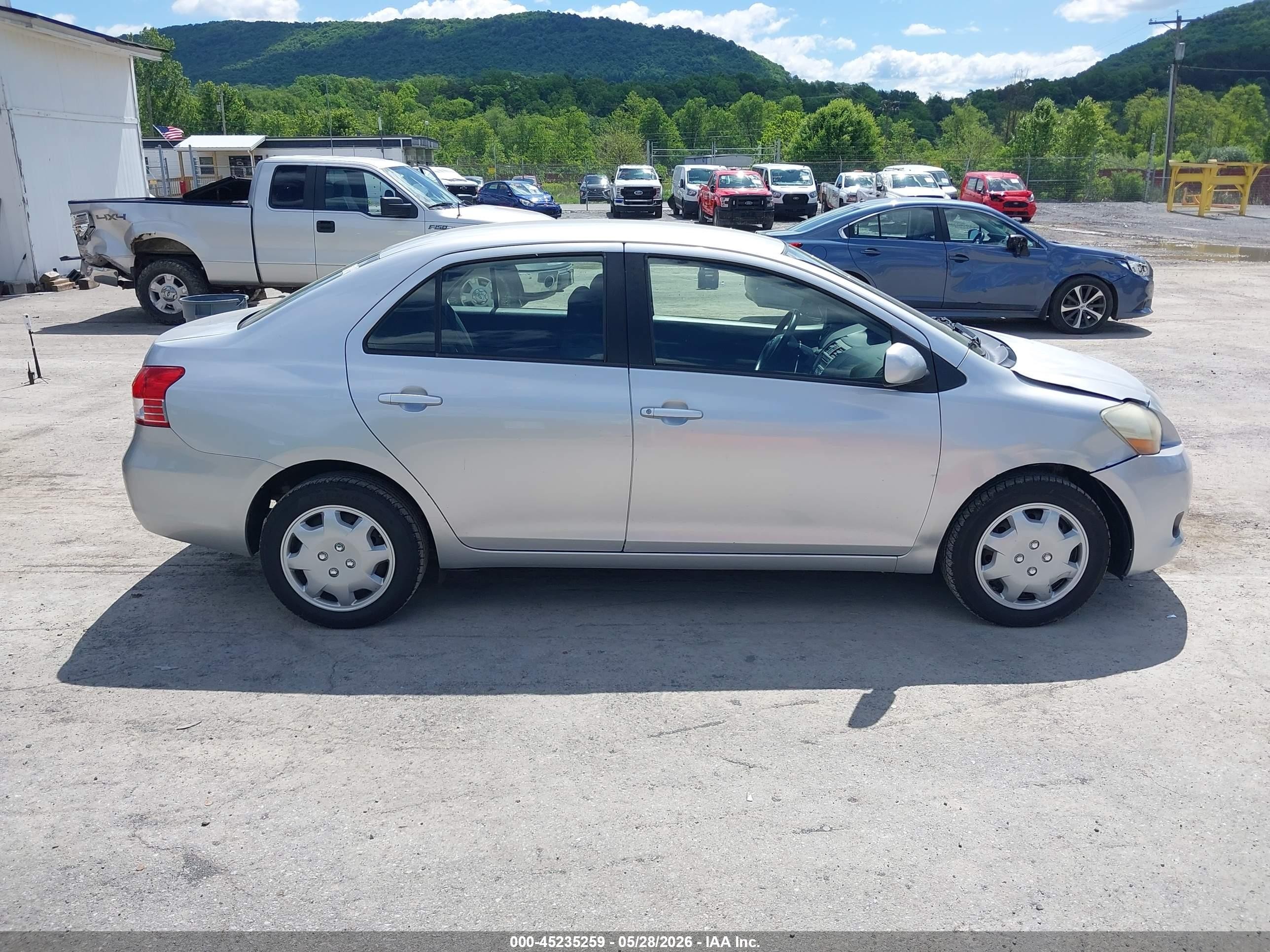2012 Toyota Yaris Silver vin: JTDBT4K34CL012105