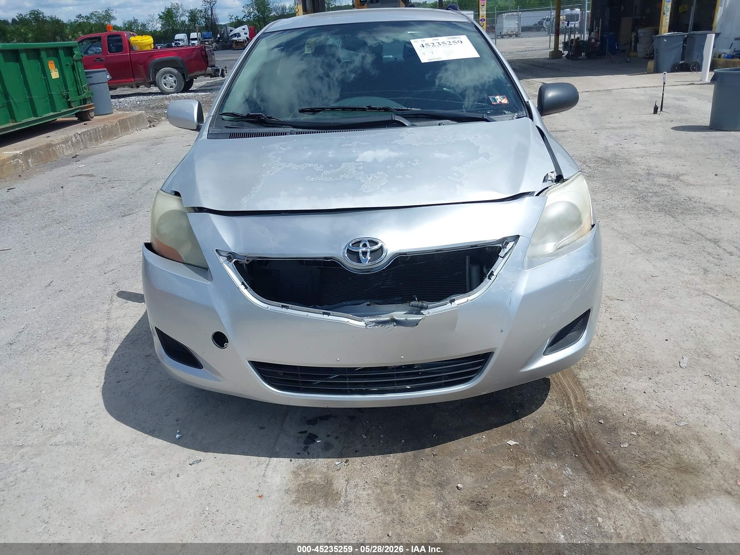 2012 Toyota Yaris Silver vin: JTDBT4K34CL012105