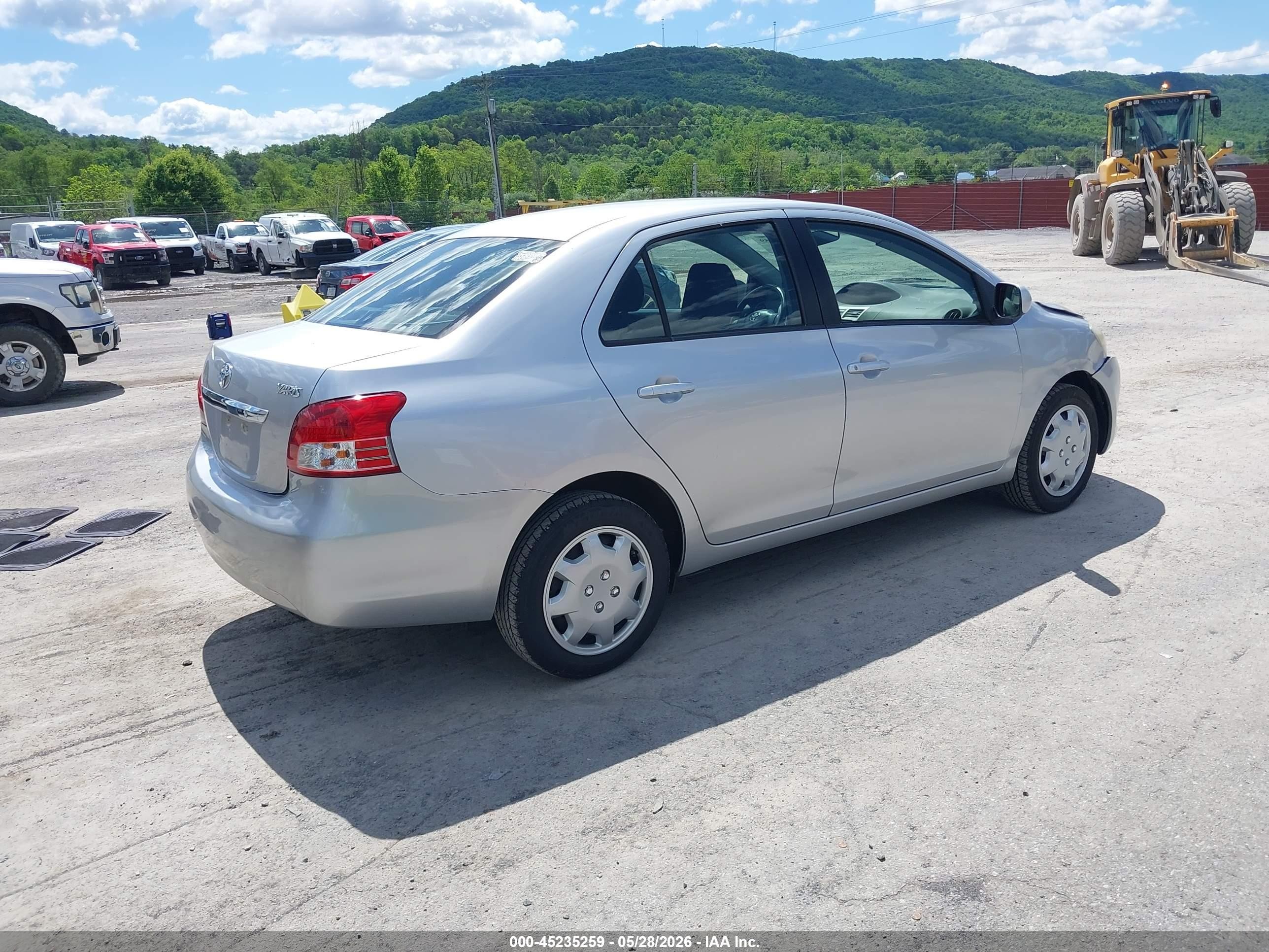 2012 Toyota Yaris Silver vin: JTDBT4K34CL012105