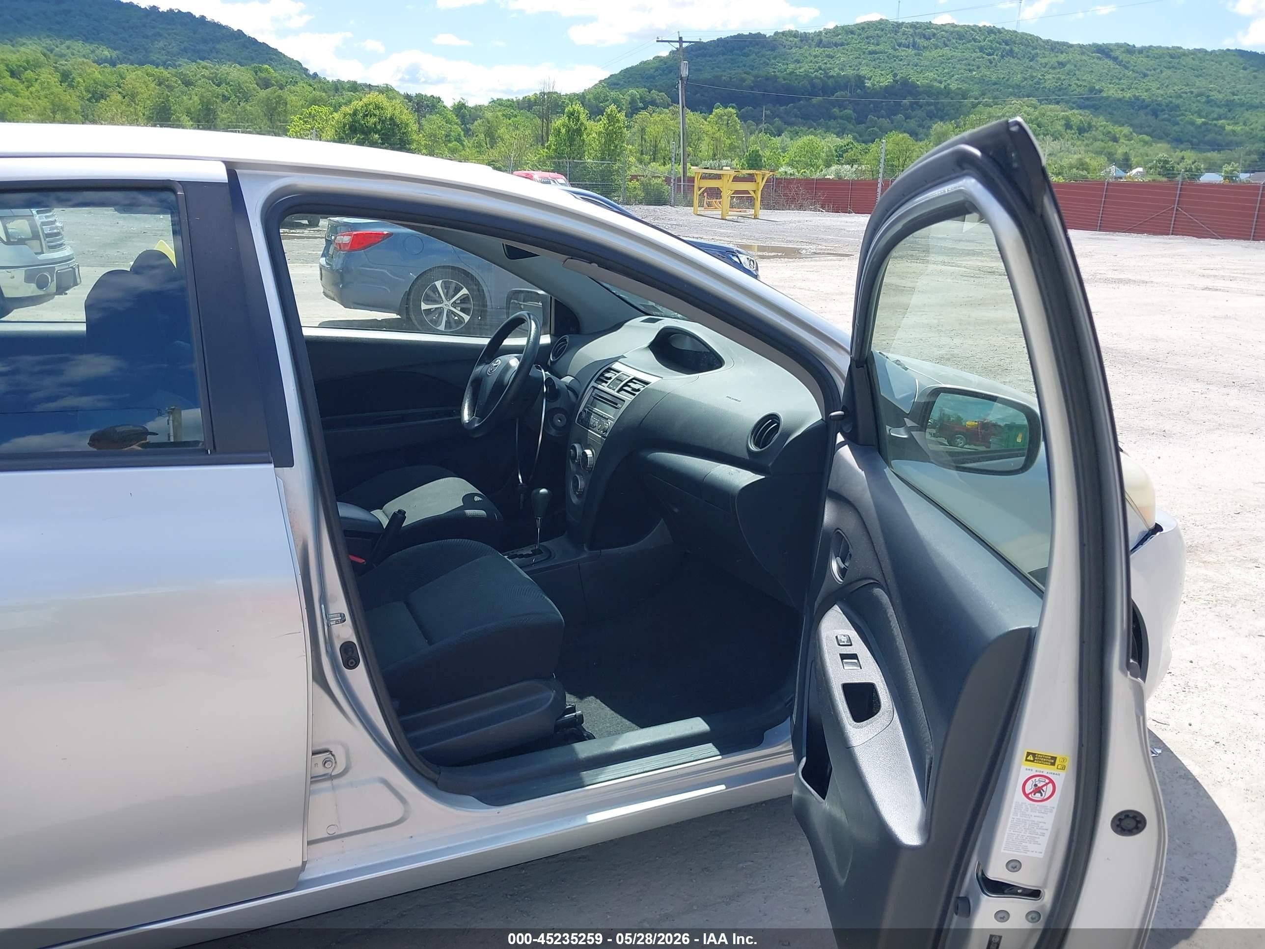 2012 Toyota Yaris Silver vin: JTDBT4K34CL012105