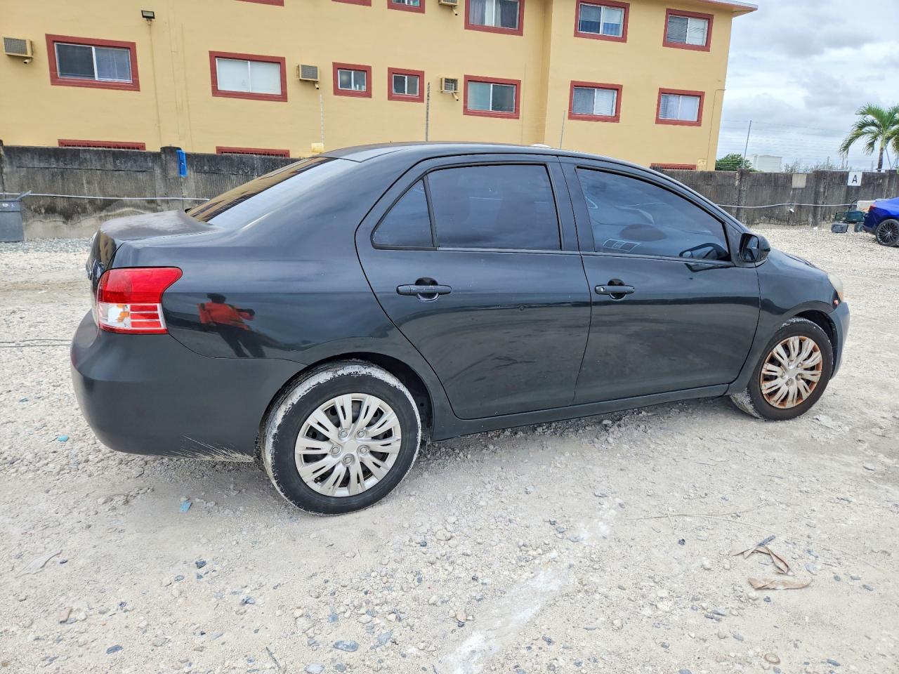 2012 Toyota Yaris Fleet Gray vin: JTDBT4K34CL019152