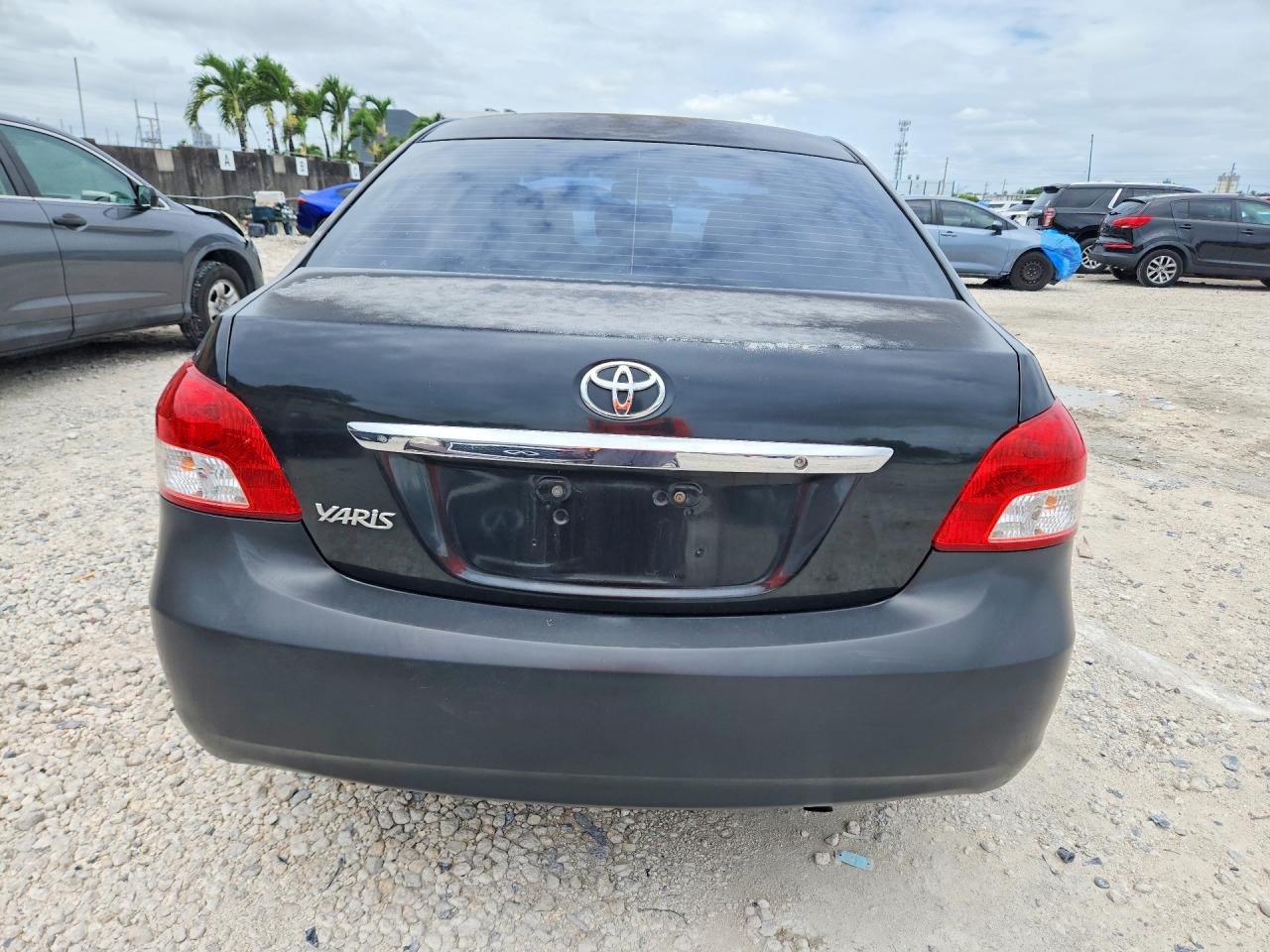 2012 Toyota Yaris Fleet Gray vin: JTDBT4K34CL019152