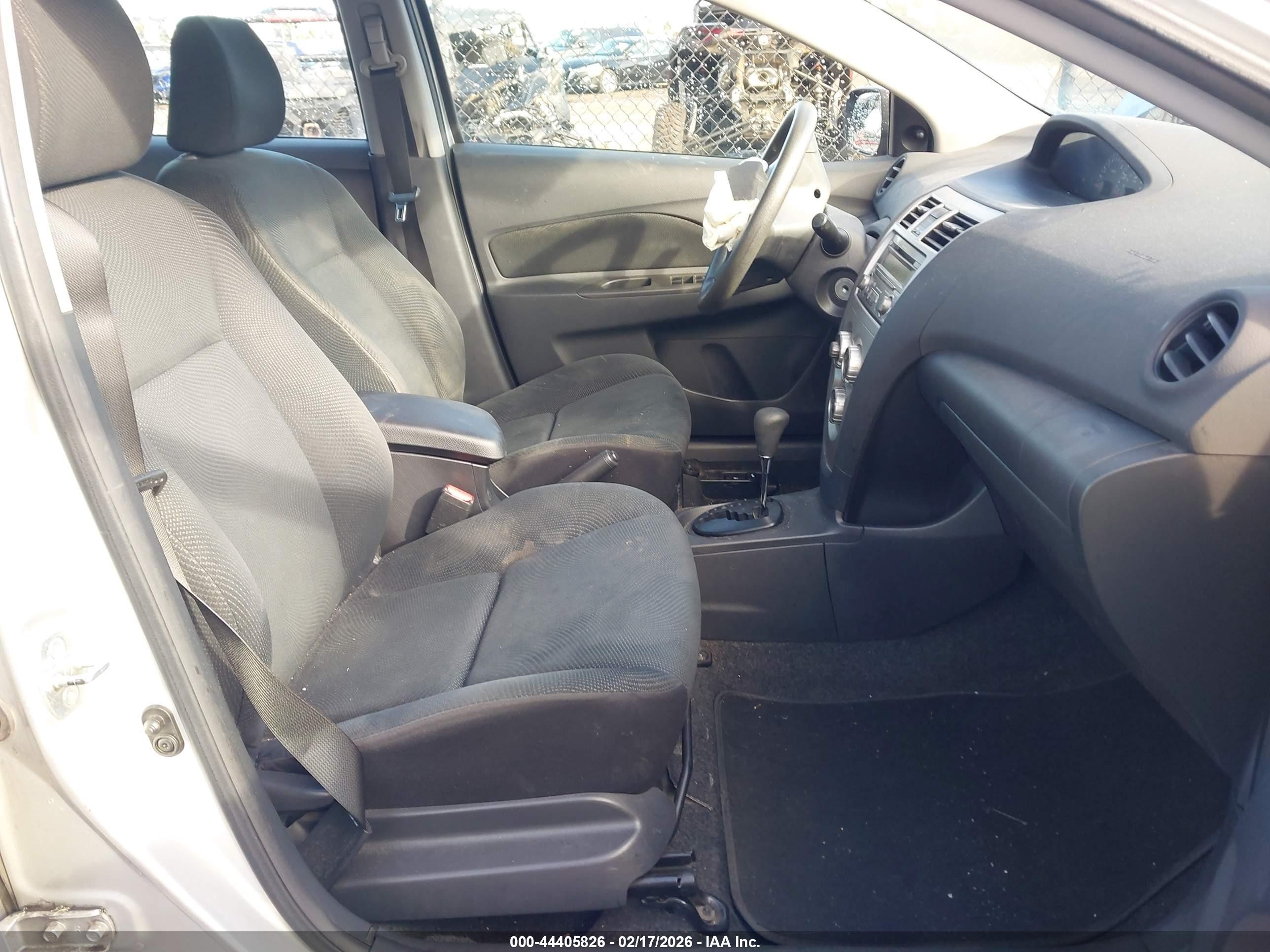 2012 Toyota Yaris   Silver vin: JTDBT4K34CL030913