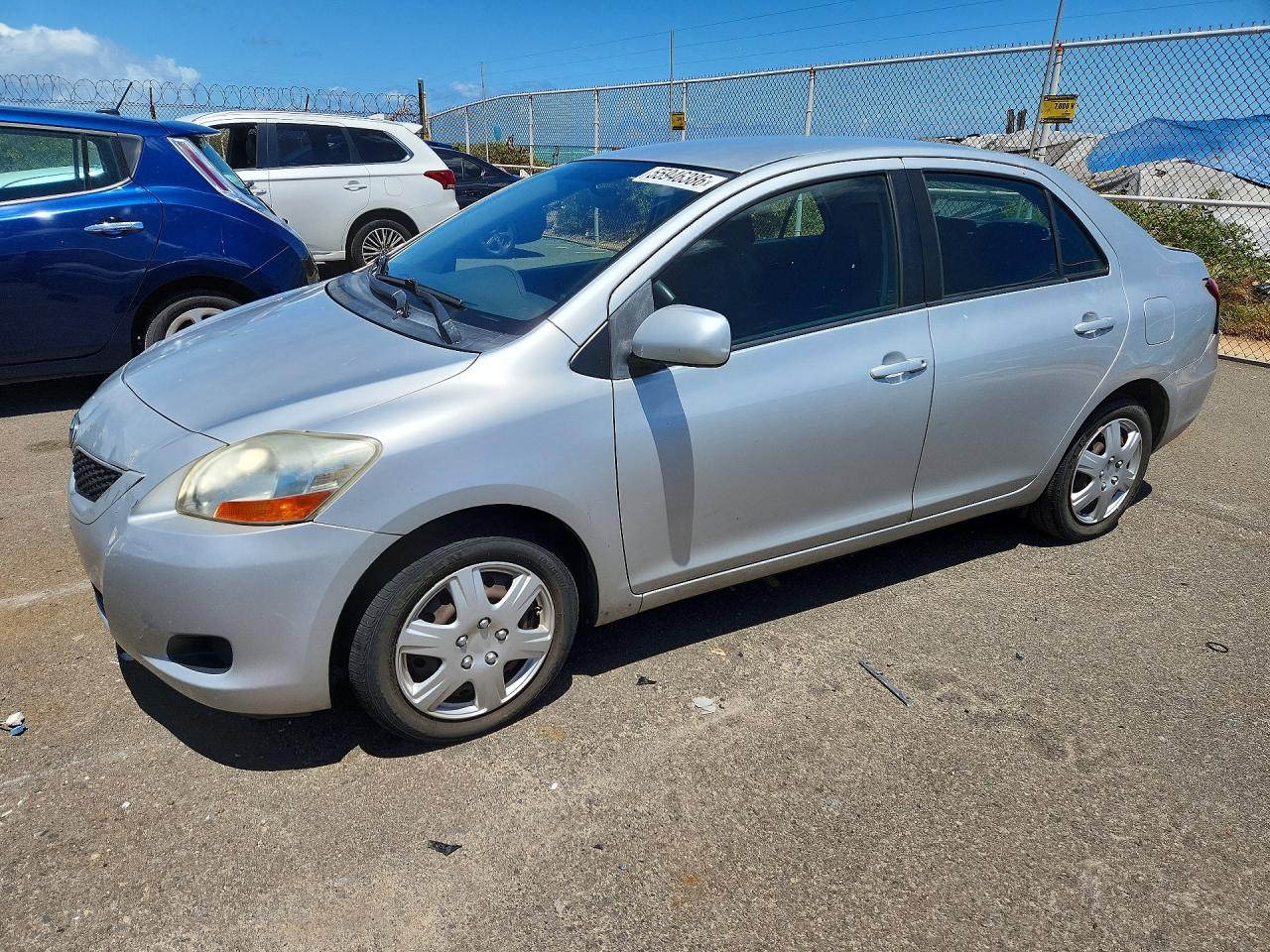 2010 Toyota Yaris Base Silver vin: JTDBT4K35A1356406