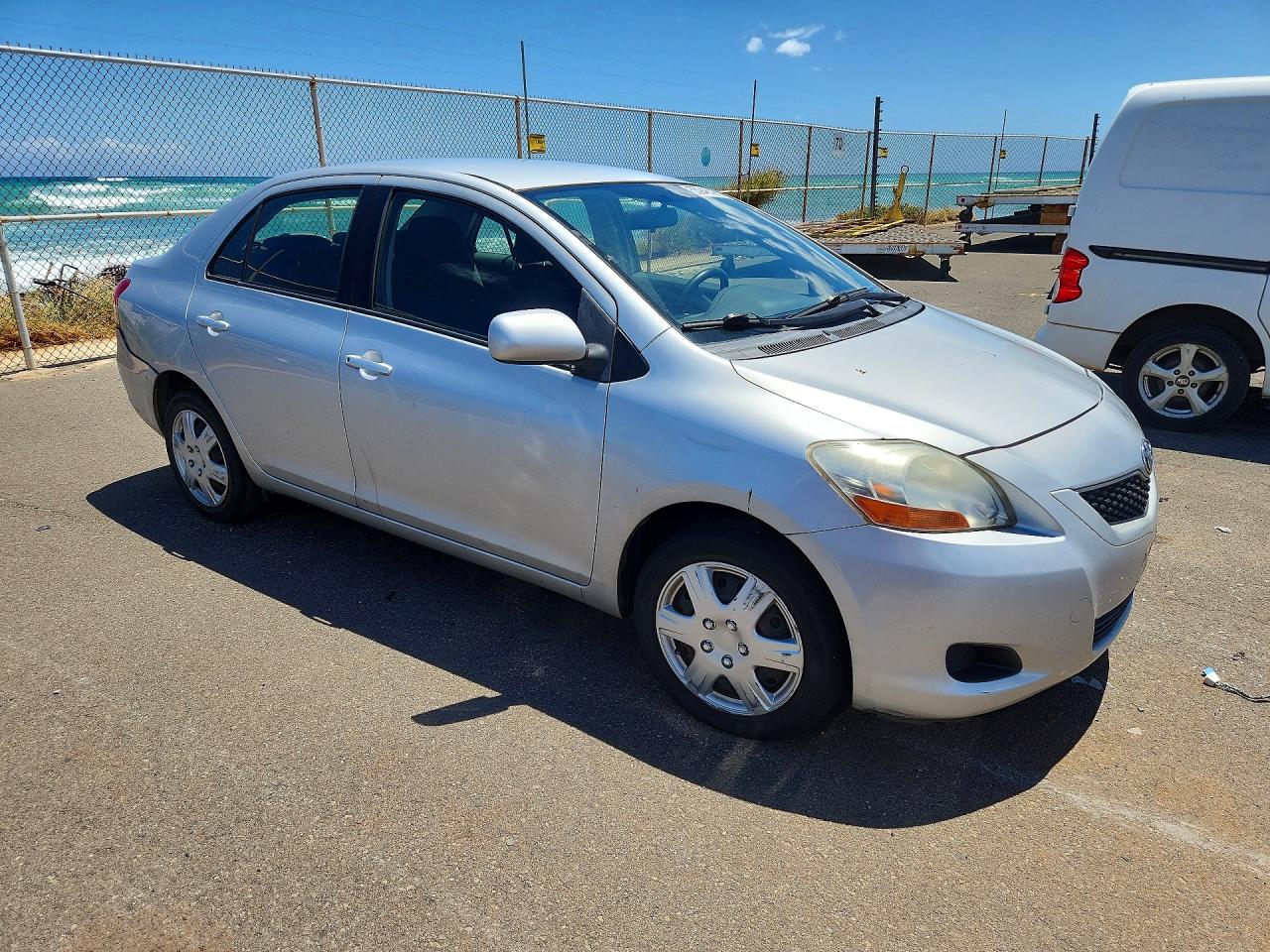 2010 Toyota Yaris Base Silver vin: JTDBT4K35A1356406