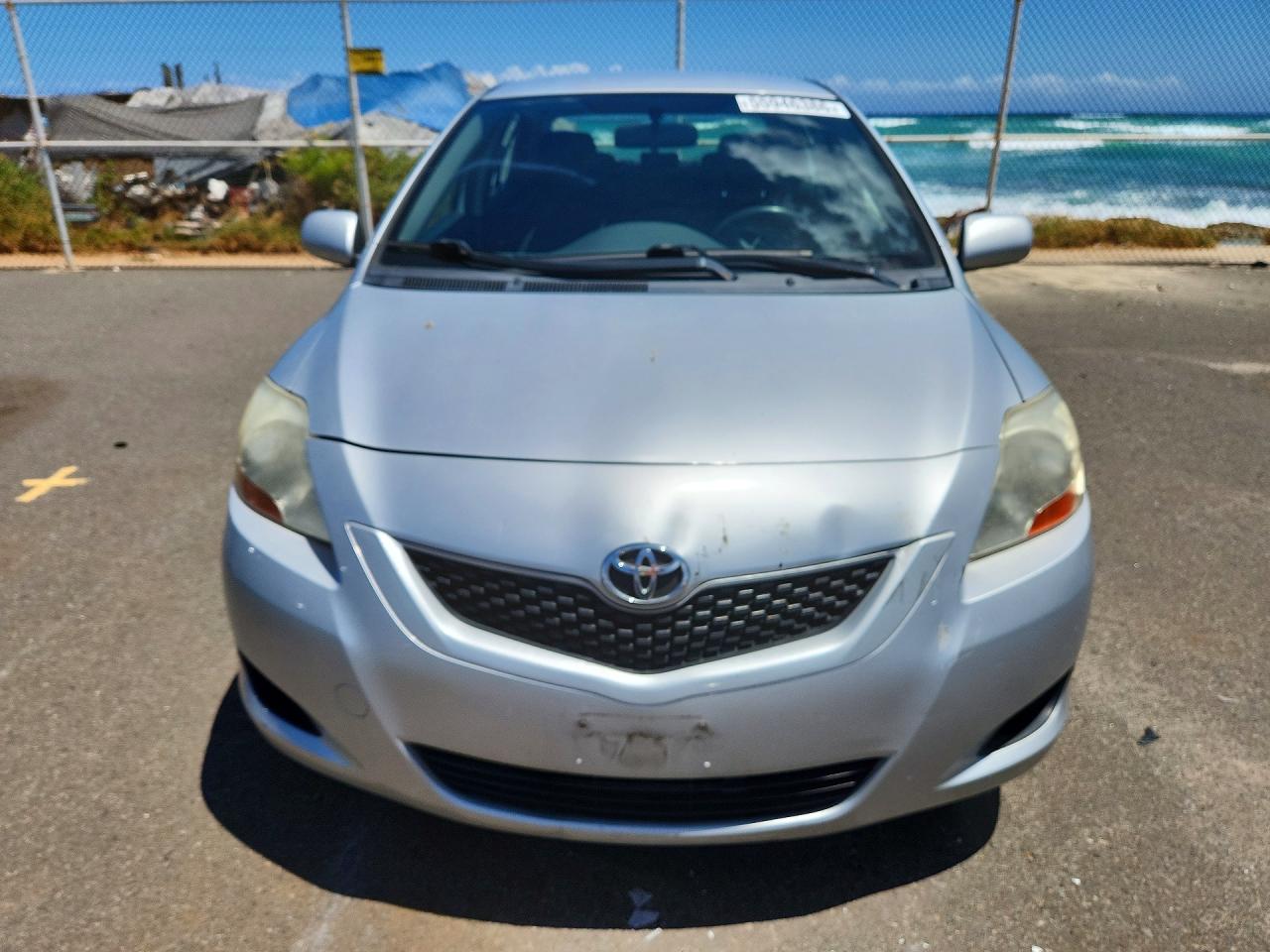 2010 Toyota Yaris Base Silver vin: JTDBT4K35A1356406