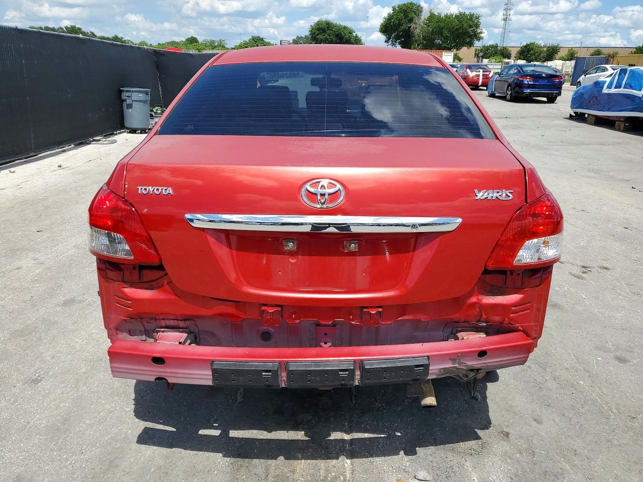 2010 Toyota Yaris Base Red vin: JTDBT4K35A1370287