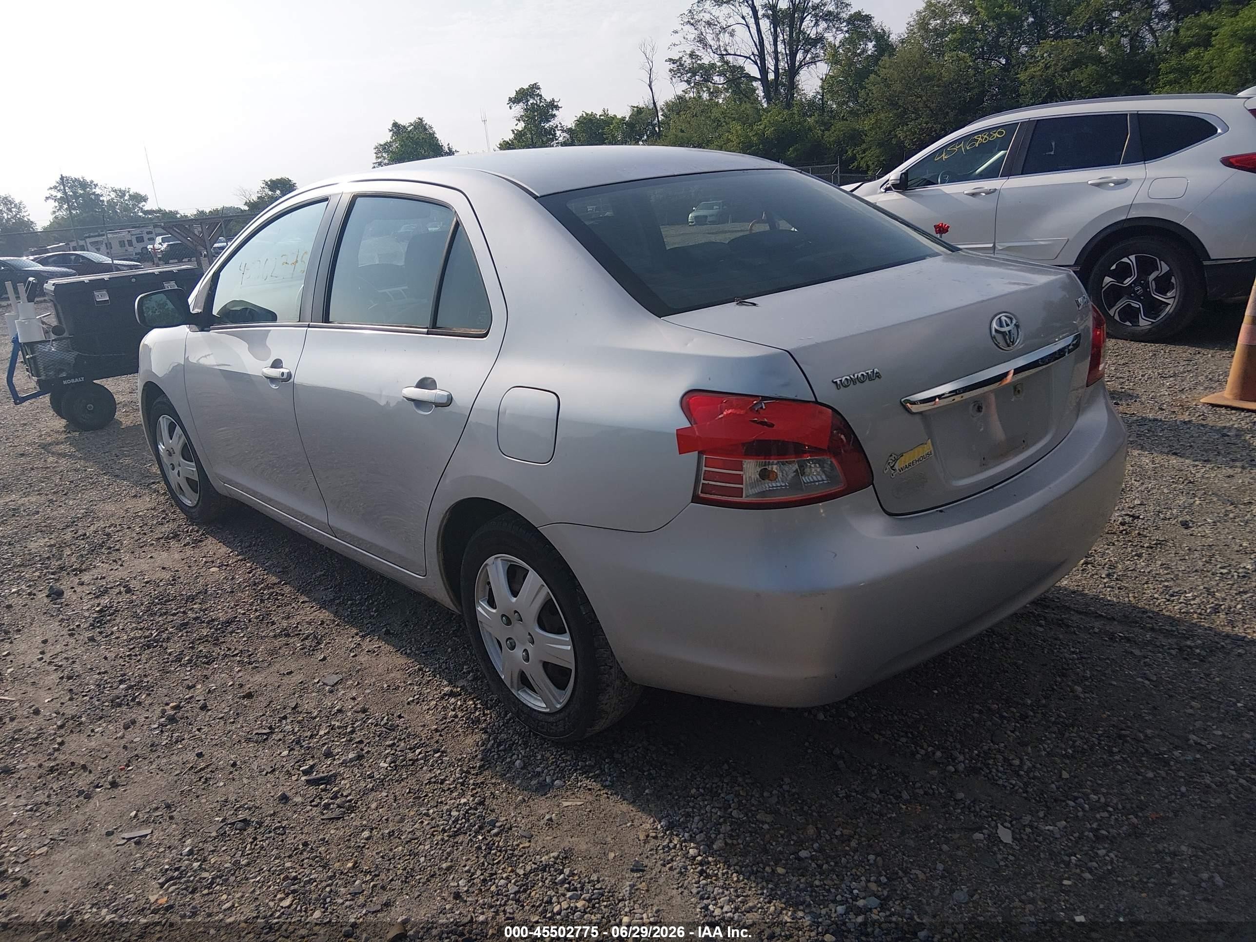 2010 Toyota Yaris   Silver vin: JTDBT4K35A4066696