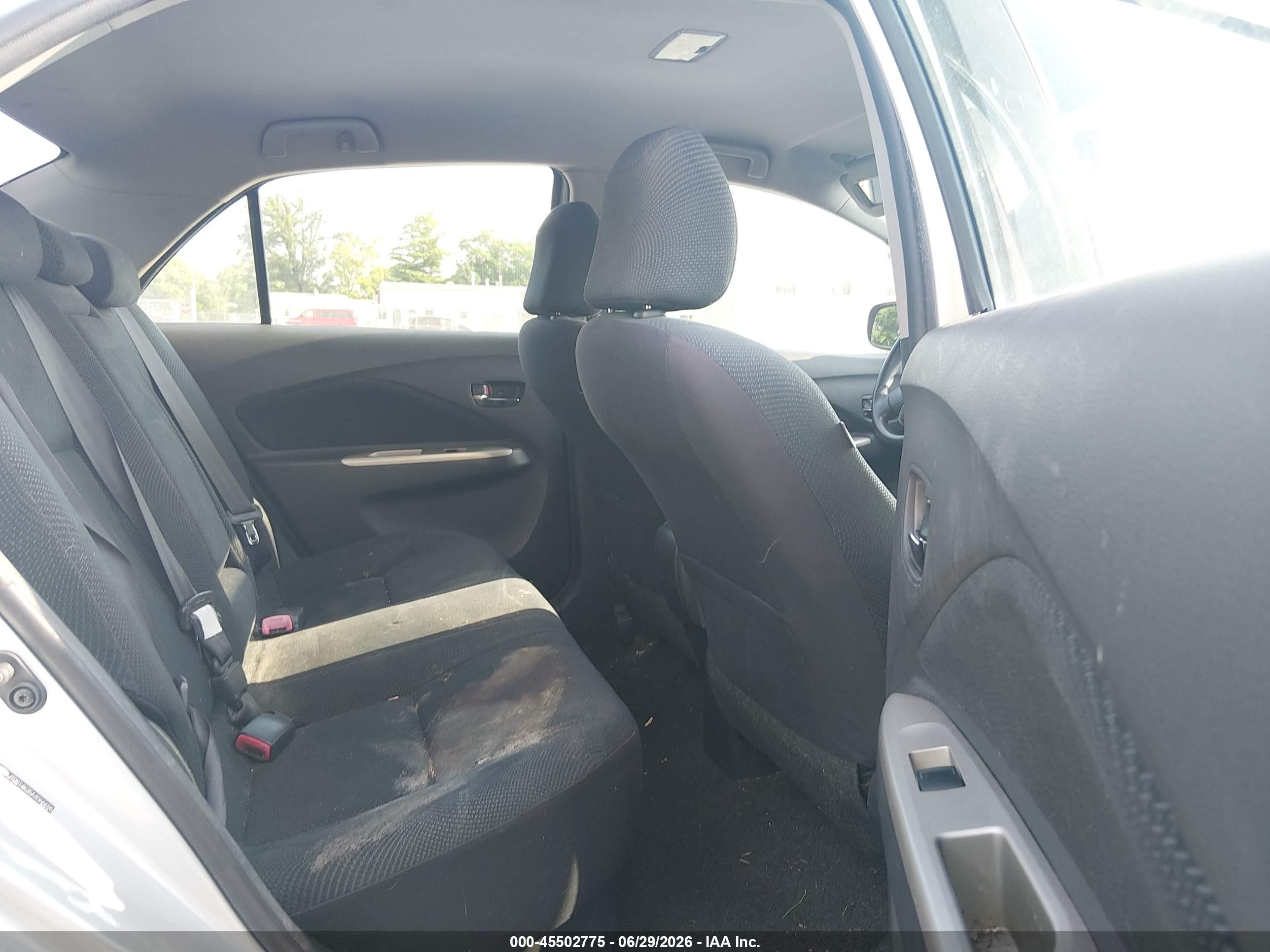 2010 Toyota Yaris   Silver vin: JTDBT4K35A4066696