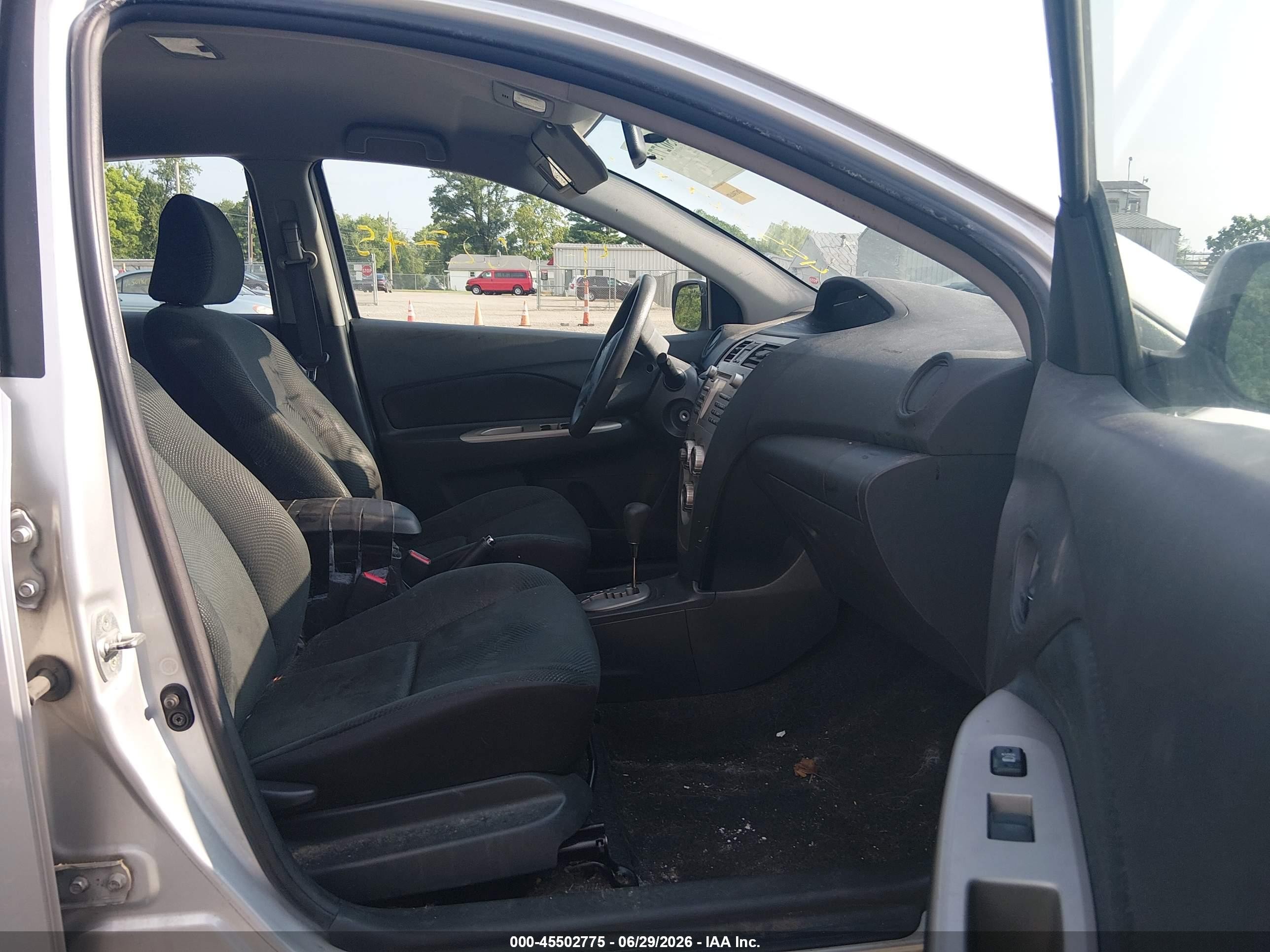 2010 Toyota Yaris   Silver vin: JTDBT4K35A4066696