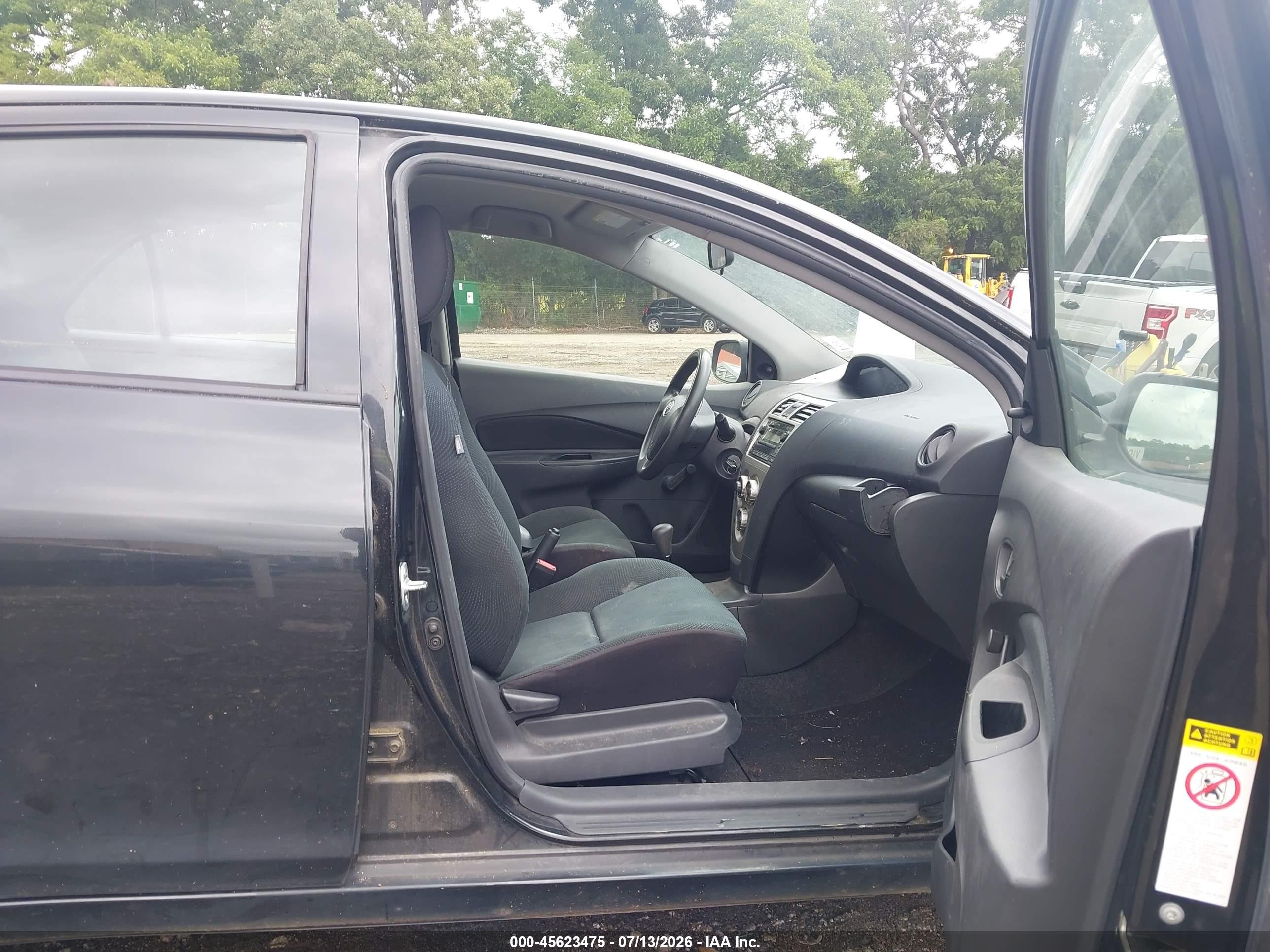 2011 Toyota Yaris   Black vin: JTDBT4K35B1400969