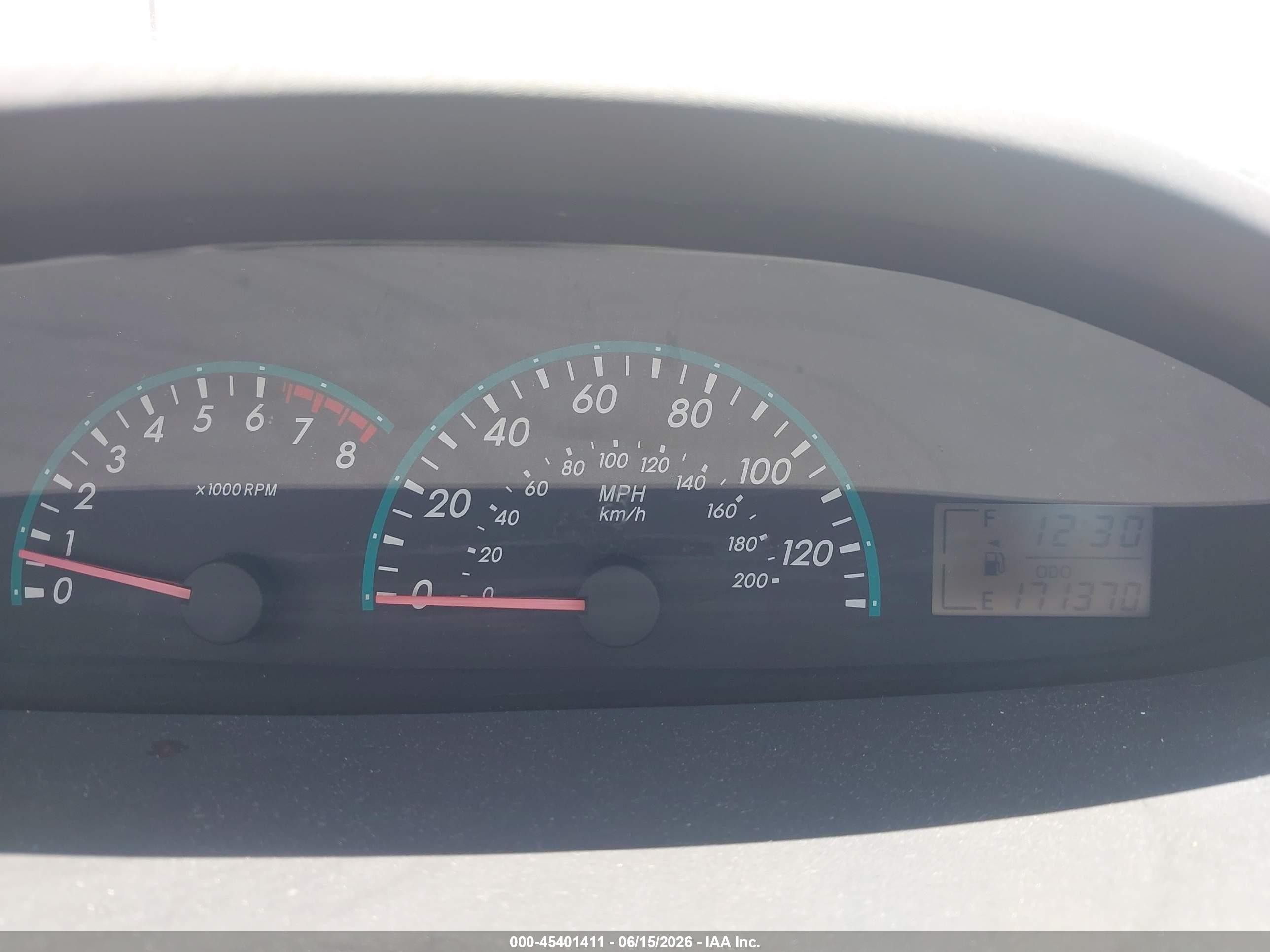 2011 Toyota Yaris   Silver vin: JTDBT4K35B4082897