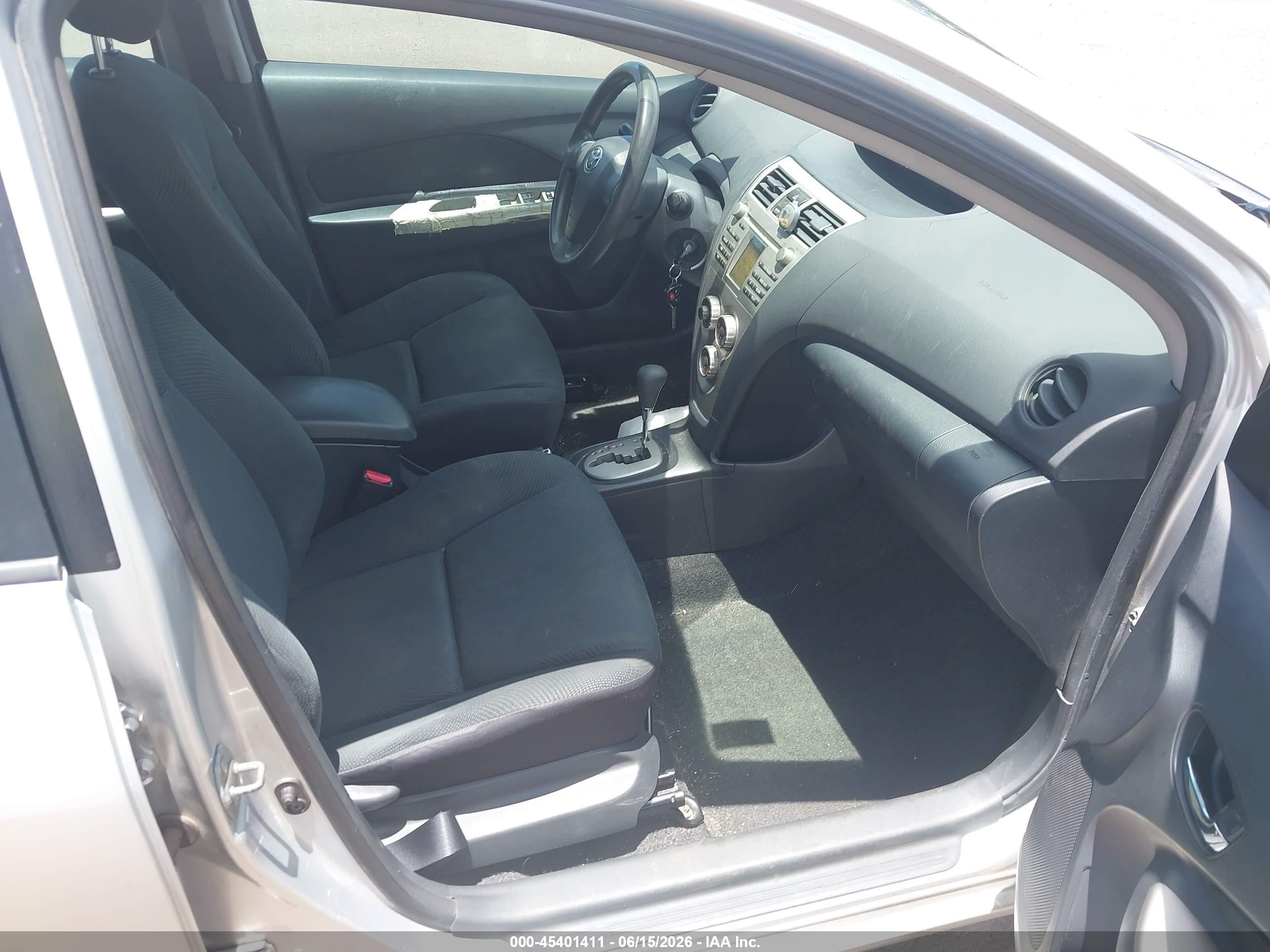 2011 Toyota Yaris   Silver vin: JTDBT4K35B4082897
