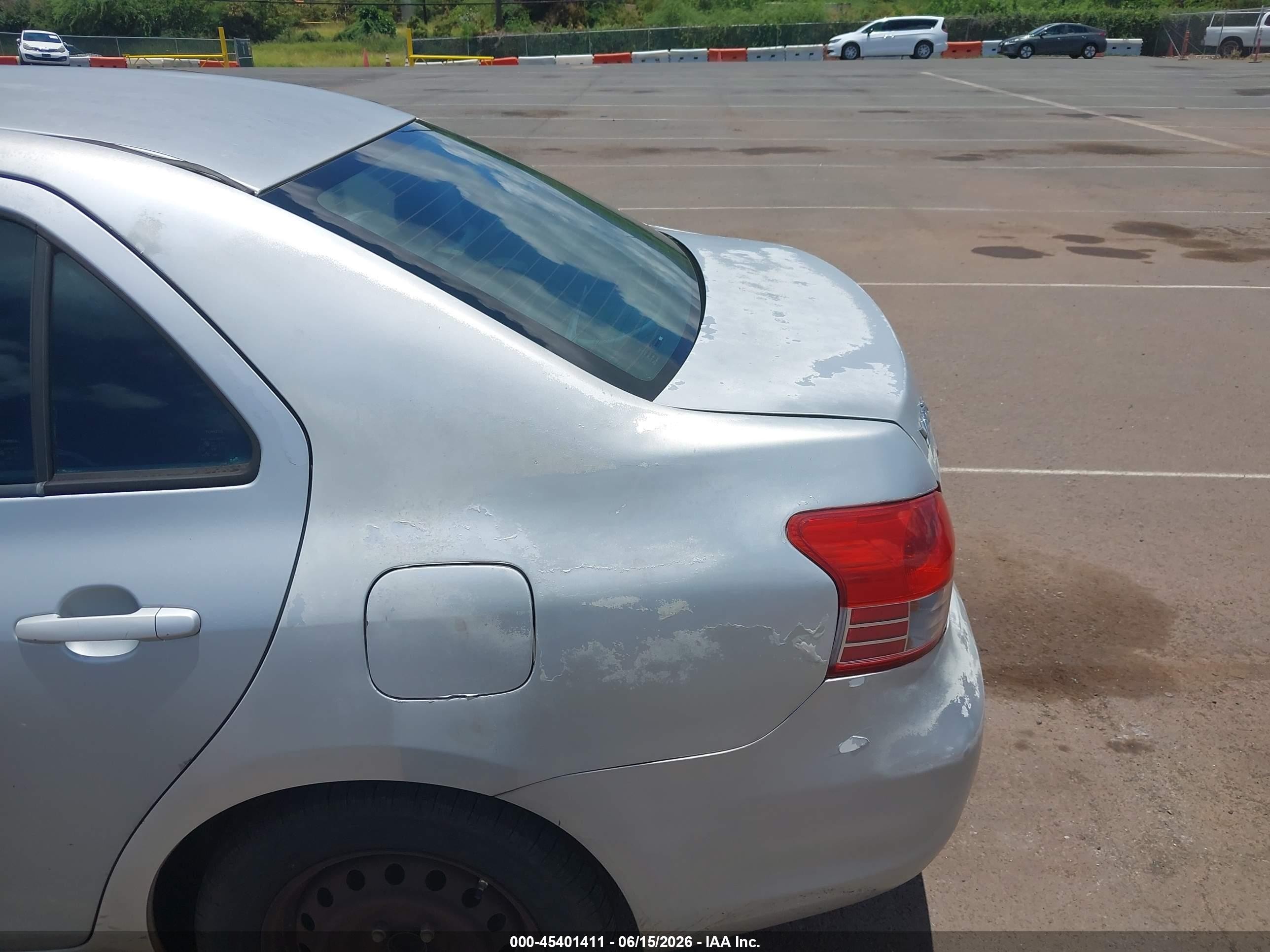 2011 Toyota Yaris   Silver vin: JTDBT4K35B4082897