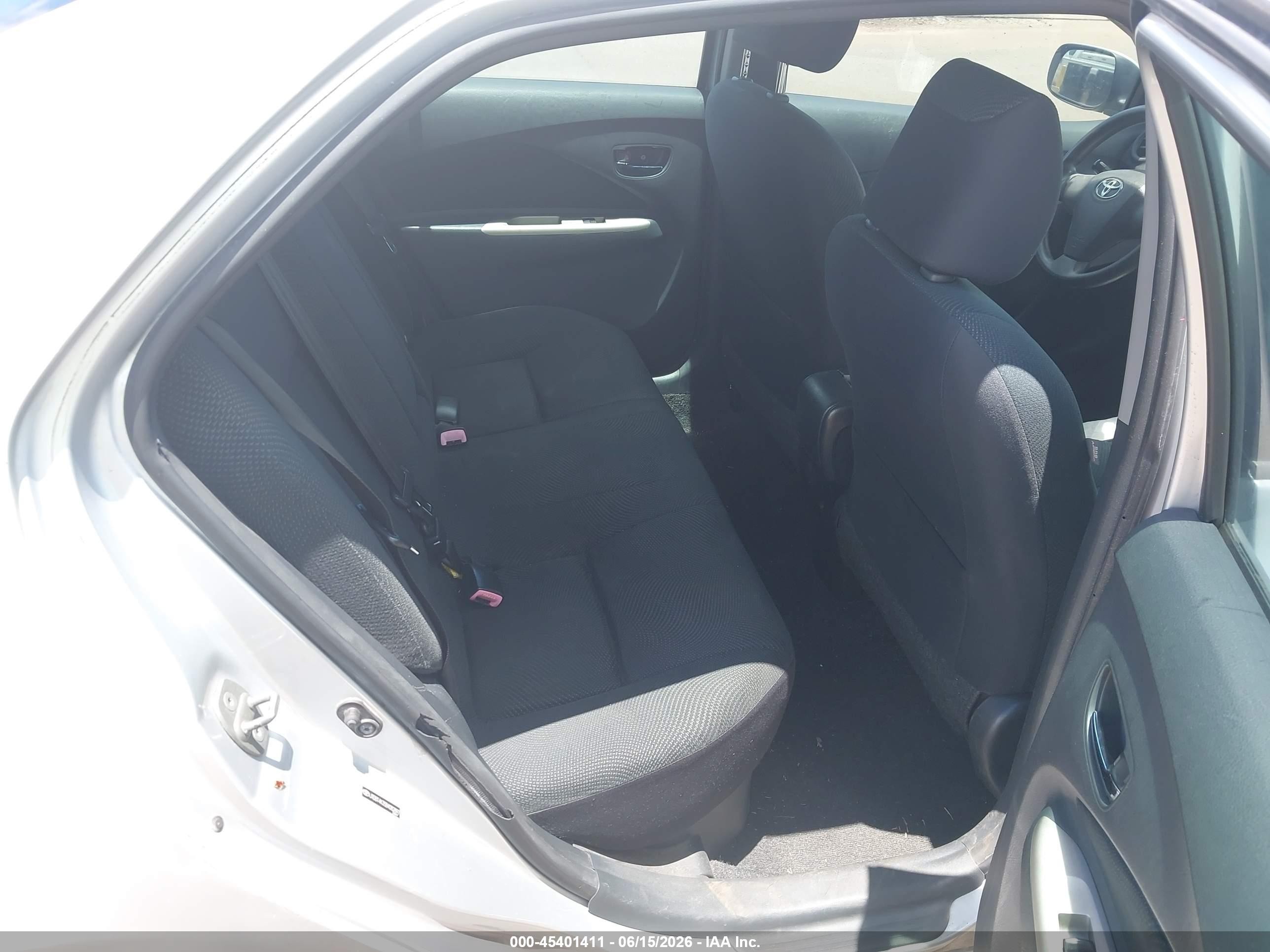 2011 Toyota Yaris   Silver vin: JTDBT4K35B4082897
