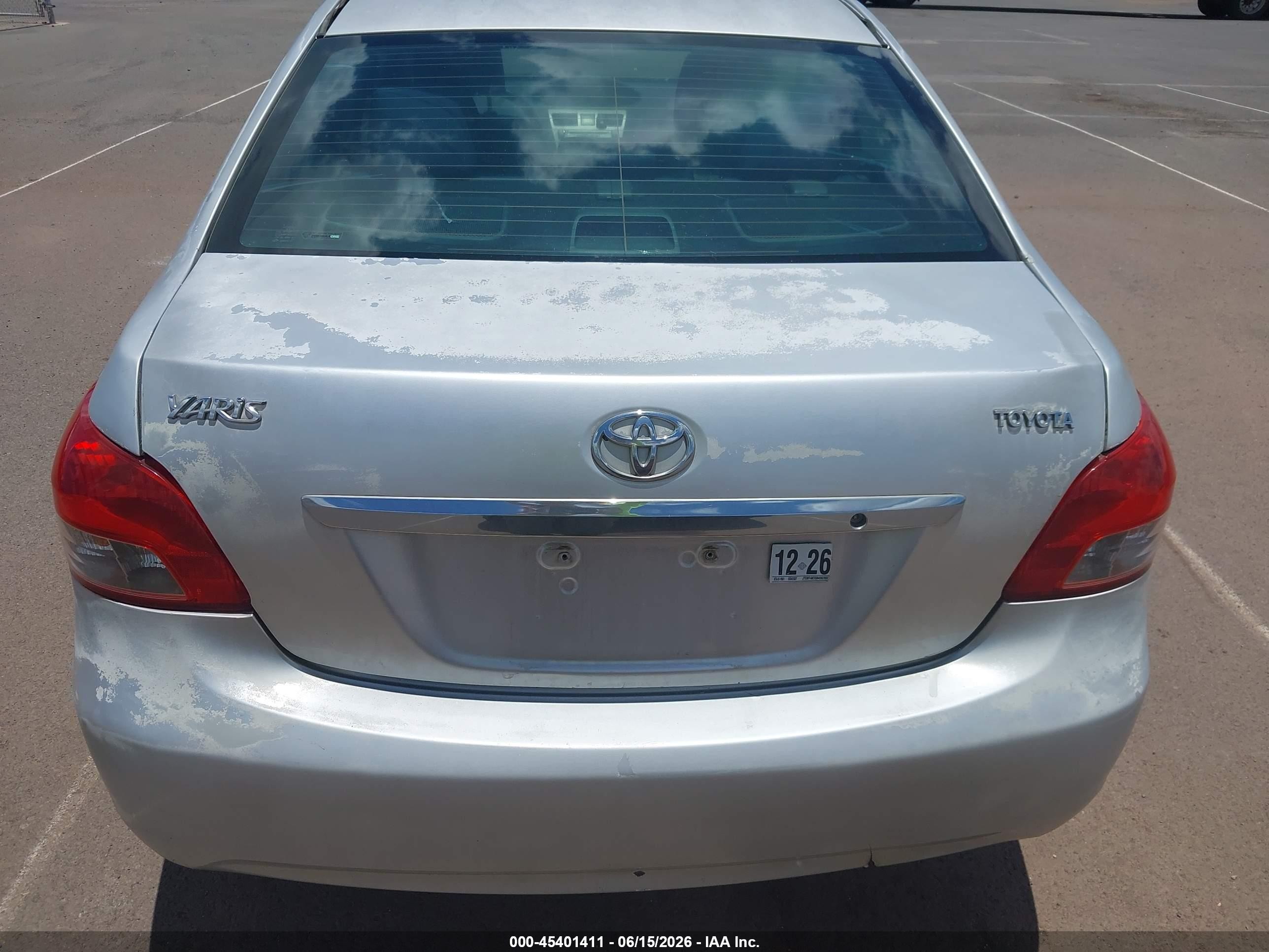 2011 Toyota Yaris   Silver vin: JTDBT4K35B4082897