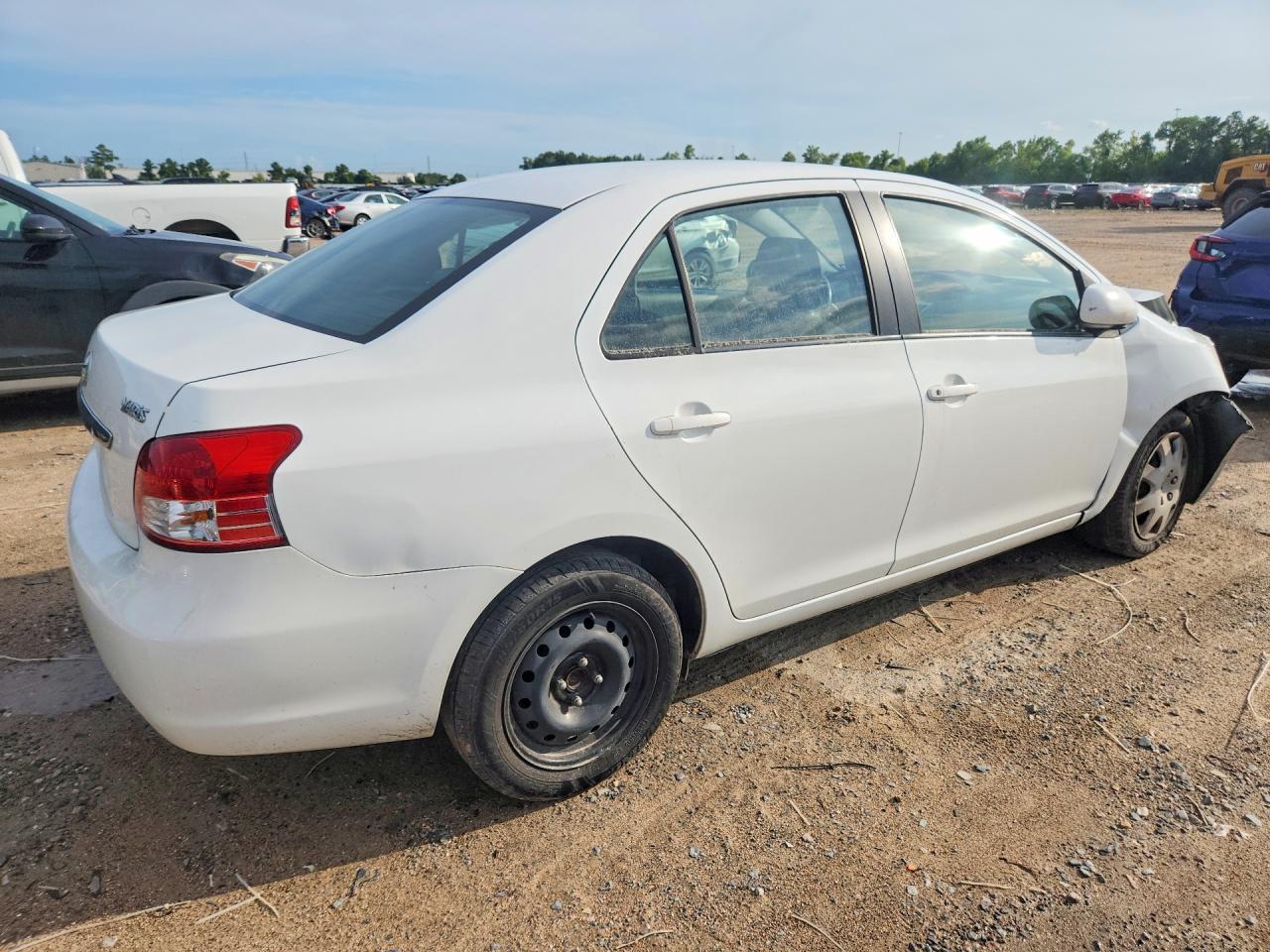 2012 Toyota Yaris Fleet White vin: JTDBT4K35CL020827