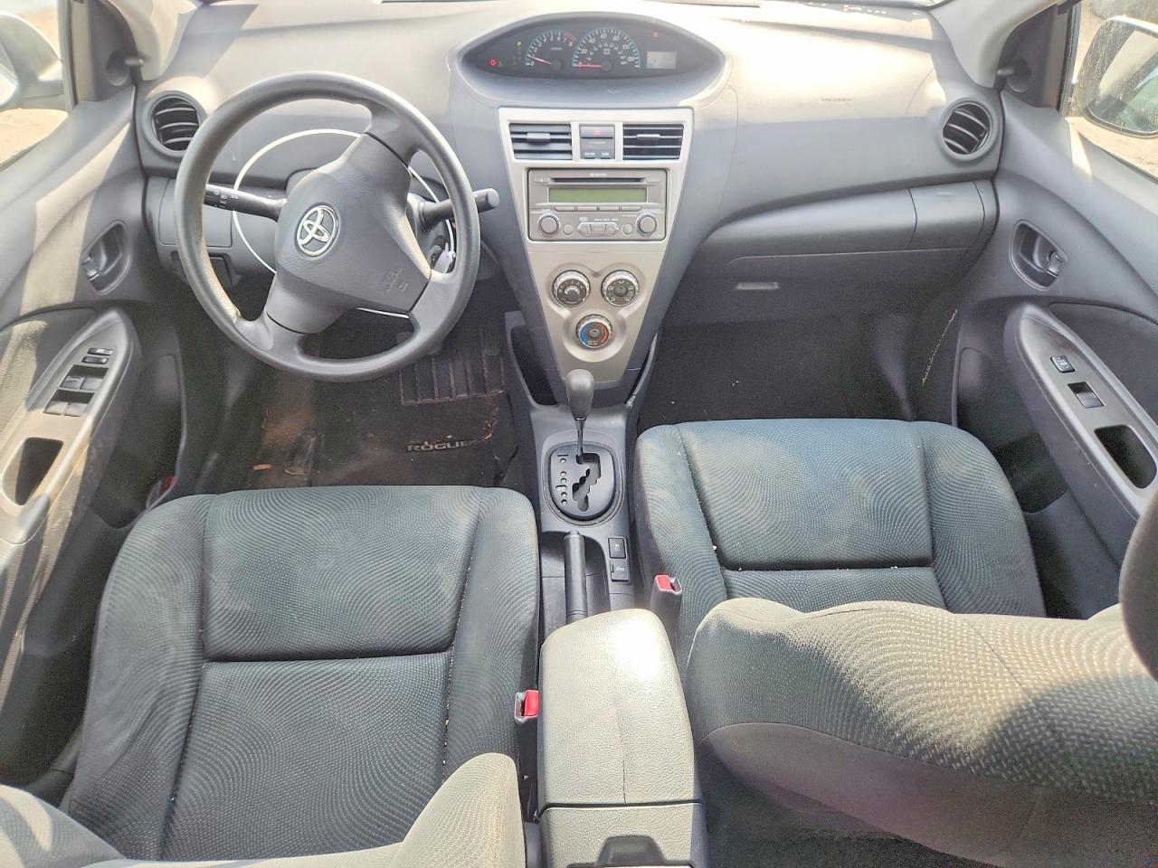 2012 Toyota Yaris Fleet White vin: JTDBT4K35CL020827