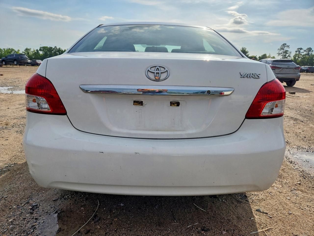 2012 Toyota Yaris Fleet White vin: JTDBT4K35CL020827
