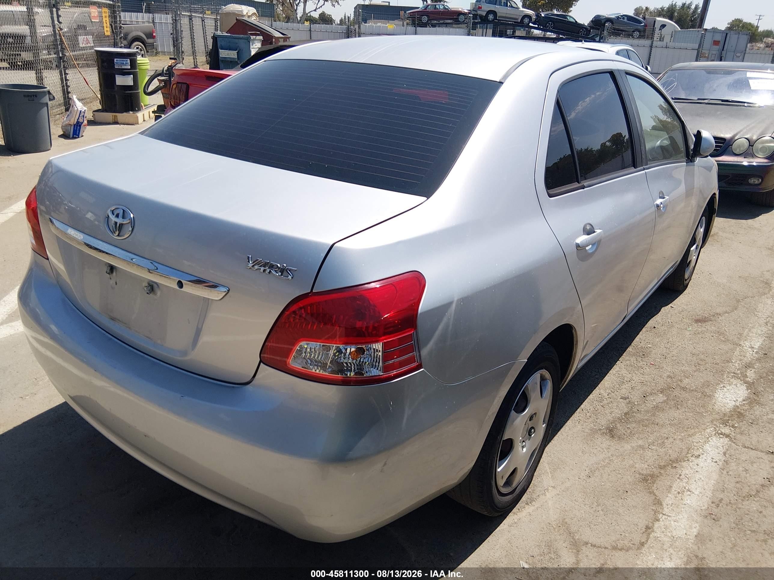 2012 Toyota Yaris   Silver vin: JTDBT4K35CL030385