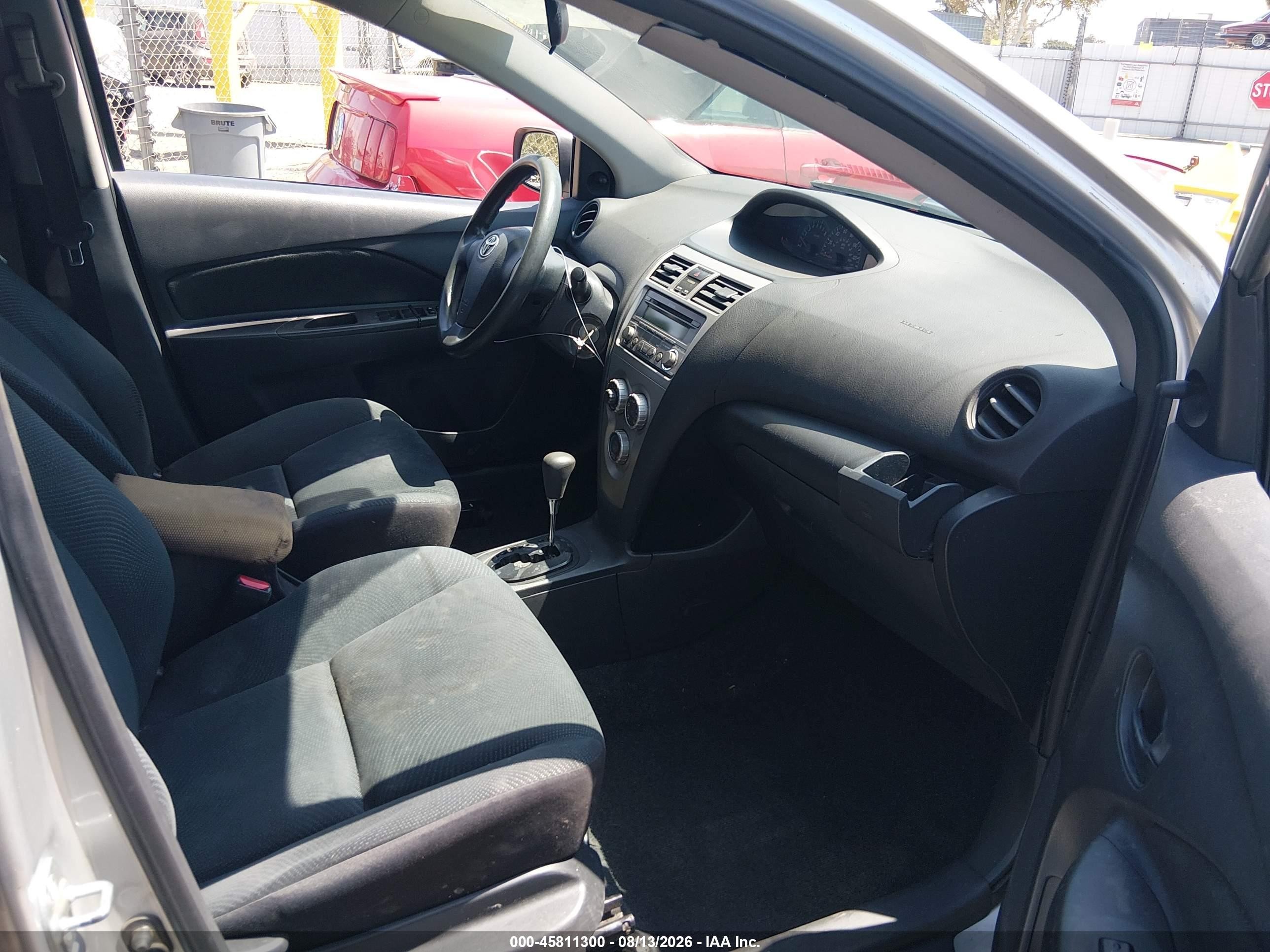 2012 Toyota Yaris   Silver vin: JTDBT4K35CL030385