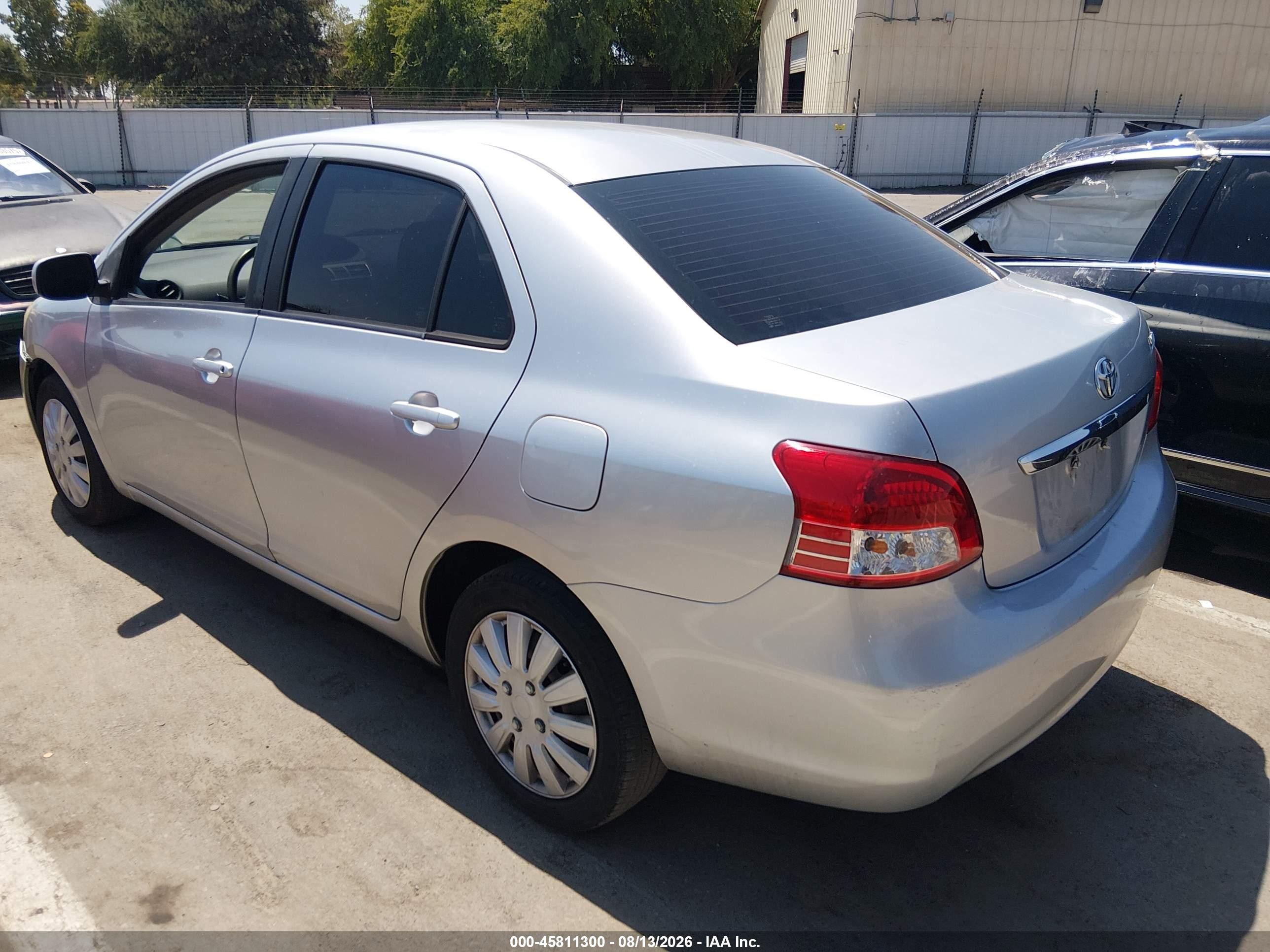 2012 Toyota Yaris   Silver vin: JTDBT4K35CL030385