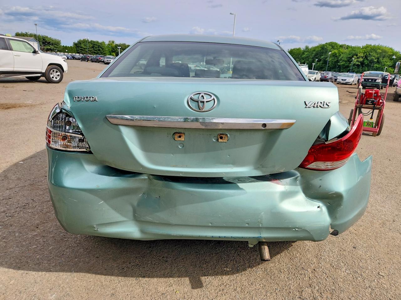 2010 Toyota Yaris Base Teal vin: JTDBT4K36A1358777