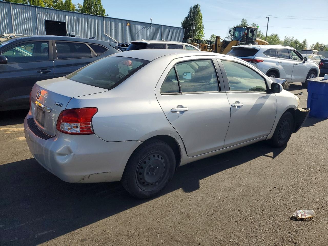 2010 Toyota Yaris Base Silver vin: JTDBT4K36A1360982