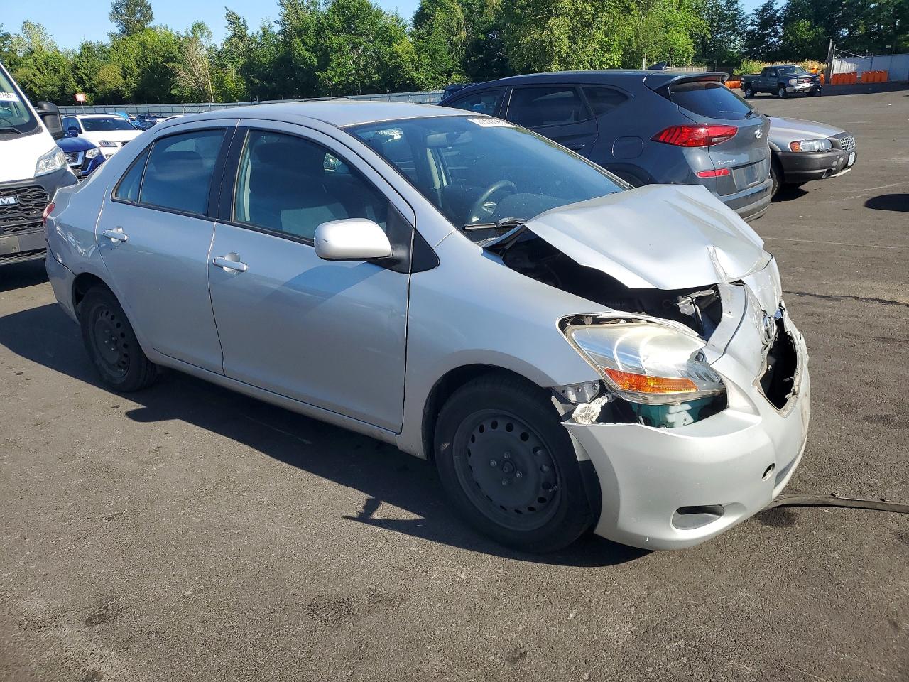 2010 Toyota Yaris Base Silver vin: JTDBT4K36A1360982