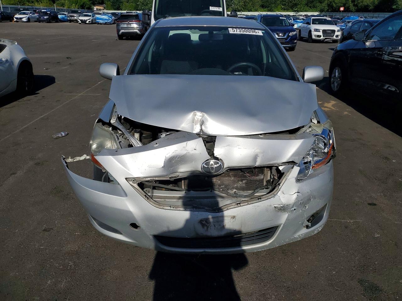 2010 Toyota Yaris Base Silver vin: JTDBT4K36A1360982