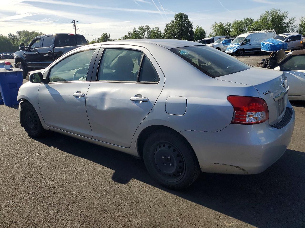 2010 Toyota Yaris Base Silver vin: JTDBT4K36A1360982